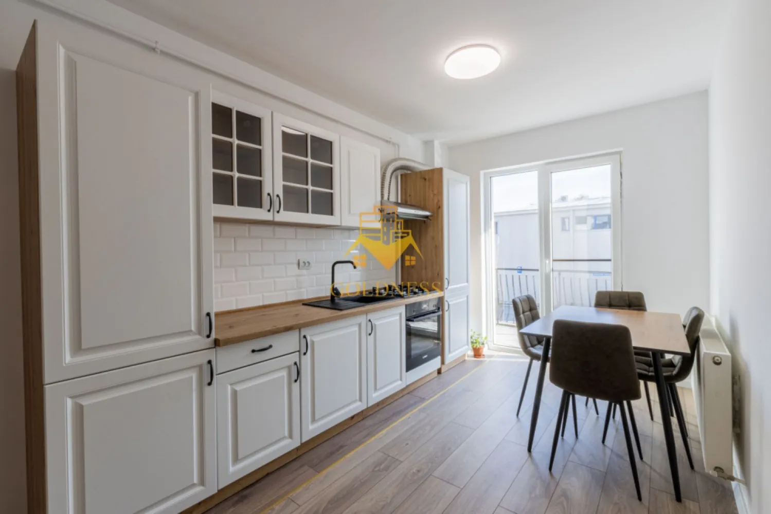 2 camere, bloc nou, parcare, Calea Turzii,Zona Leroy Merlin,Buna Ziua - GOLDNESS Imobiliare vă propune spre inchiriere un apartament cu 2 camere complet mobilat și utilat, la etajul 1 într-un imobil de 5 etaje, în Cartierul Calea Turzii.
Dispune de loc de parcare !
Se află în apropierea stațiilor de transport în comun, magazine, restaurante, spații verzi, farmacii, etc. 

Apartamentul este compartimentat astfel:
 - dormitor cu pat matrimonial si dulap pentru haine
 - living cu bucatarie open space complet utilată și mobilată, canapea extensibilă, loc de servit masa 
 - baie cu cada, calorifer port prosop și dulap pentru depozitare.
 - balcon de 2,45 mp.

Imobilul este dotat cu toate cele necesare- centrală proprie, frigider, aragaz, hotă, mașină de spălat haine, etc. 

Dacă sunteți interesați de acest apartament și doriți să îl vizionați, dar și pentru alte oferte nu ezitați să ne contactați telefonic sau prin e-mail. Vă stăm la dispoziție!
Pentru intermediere se percepe un comision de 50% din preț!