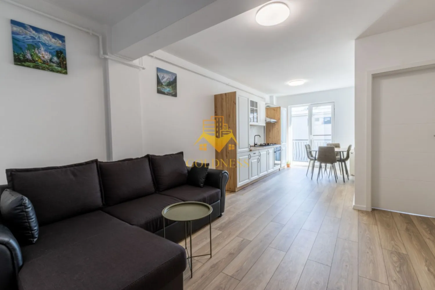 2 camere, bloc nou, parcare, Calea Turzii,Zona Leroy Merlin,Buna Ziua - GOLDNESS Imobiliare vă propune spre inchiriere un apartament cu 2 camere complet mobilat și utilat, la etajul 1 într-un imobil de 5 etaje, în Cartierul Calea Turzii.
Dispune de loc de parcare !
Se află în apropierea stațiilor de transport în comun, magazine, restaurante, spații verzi, farmacii, etc. 

Apartamentul este compartimentat astfel:
 - dormitor cu pat matrimonial si dulap pentru haine
 - living cu bucatarie open space complet utilată și mobilată, canapea extensibilă, loc de servit masa 
 - baie cu cada, calorifer port prosop și dulap pentru depozitare.
 - balcon de 2,45 mp.

Imobilul este dotat cu toate cele necesare- centrală proprie, frigider, aragaz, hotă, mașină de spălat haine, etc. 

Dacă sunteți interesați de acest apartament și doriți să îl vizionați, dar și pentru alte oferte nu ezitați să ne contactați telefonic sau prin e-mail. Vă stăm la dispoziție!
Pentru intermediere se percepe un comision de 50% din preț!