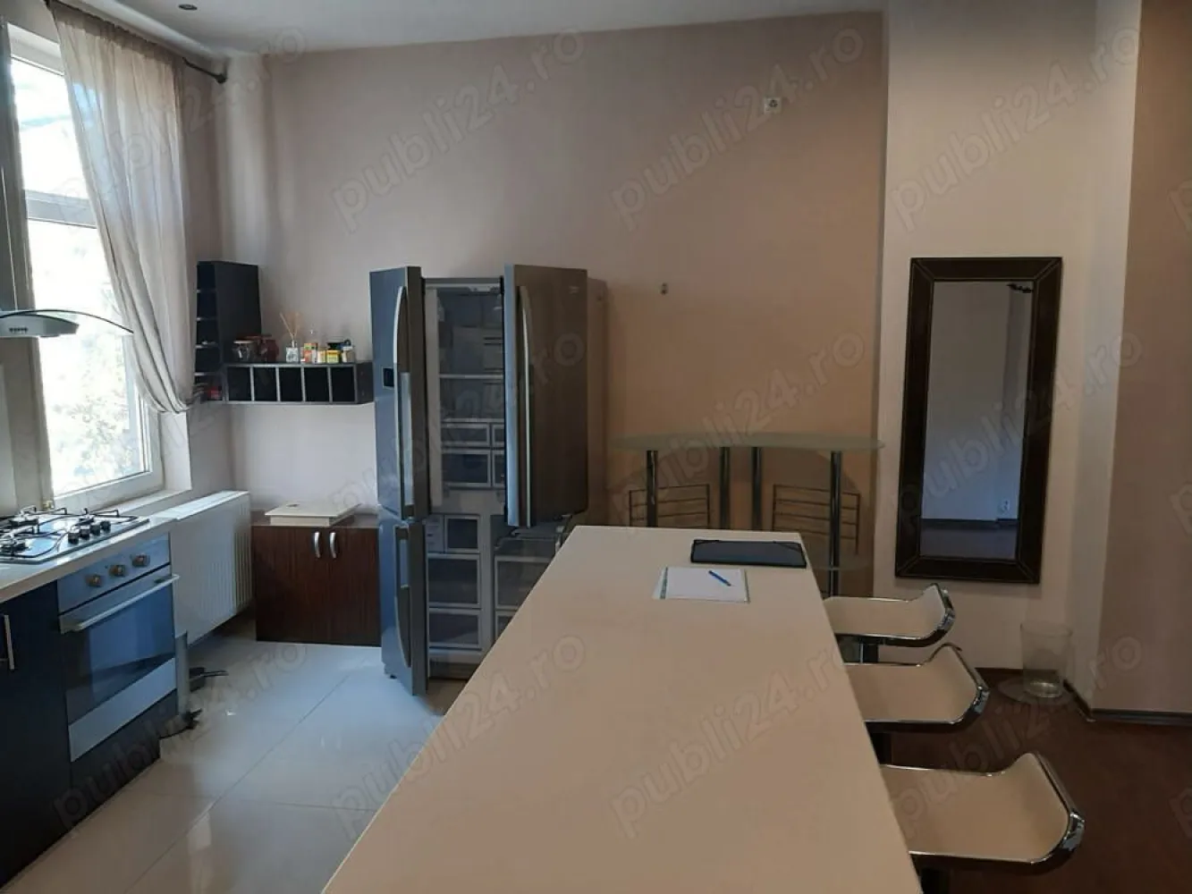 Ag BRASADAS închiriază ap 4 cam, zona Unirii - Agenția BRASADAS închiriază apartament la familie, NU in regim hotelier subinchiriere, NU firma, fara animale de companie.
Apartamentul are 4 camere, 2 bai, balcon, 109mp.utili, îni zona Unirii, sector4, lângă Secția 12 Politie și Liceul Ion Creangă.
Apartamentul este mobilat + frigider, aragaz, masina de Pentru mai multe oferte accesați www.brasadas.com.