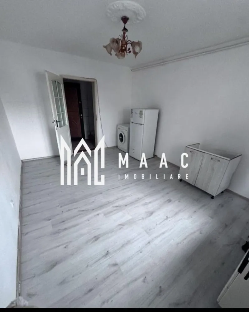 Garsoniera 22 mp | Zona Lazaret | Etaj 1 - MAAC Imobiliare vă propune spre vânzare o garsonieră practică și eficient compartimentată, situată în zona Lazaret, la etajul 1 al unui imobil bine întreținut.

Proprietatea dispune de o suprafață utilă de 22 mp și reprezintă o oportunitate excelentă atât pentru locuință proprie, cât și pentru investiție, având potențial bun de închiriere.

Garsoniera este luminoasă, cu o compartimentare inteligentă ce include cameră de zi/dormitor, bucătărie și baie. Spațiul este ușor de amenajat după propriul gust, oferind confort și funcționalitate.

Zona Lazaret este apreciată pentru accesul facil către centrul orașului, mijloace de transport, magazine și alte puncte de interes, ceea ce adaugă un plus de valoare acestei proprietăți.

Avantaje:

* Etaj 1 – acces facil
* Ideală pentru investiție (randament bun la închiriere)
* Zonă bine conectată
* Costuri reduse de întreținere

Preț competitiv! Pentru detalii suplimentare și programarea unei vizionări, vă invităm să ne contactați.Va rog sa specificati CP3046741