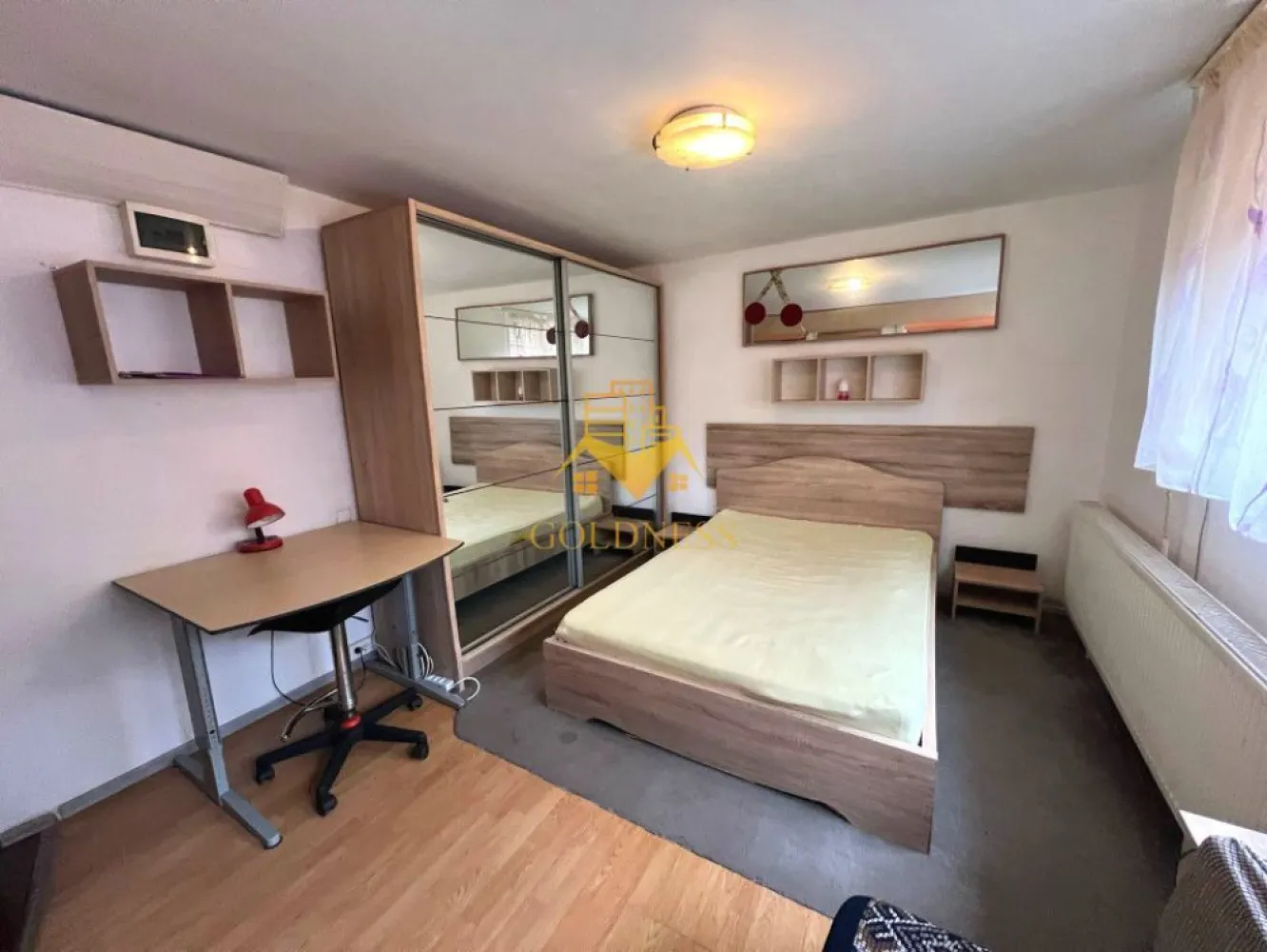 Garsoniera/ STUDIO, mobilata utilata, Pet Friendly, 18 GYM, Buna Ziua - GOLDNESS Imobiliare vă propune spre închiriere o garsoniera/ STUDIO complet mobilata și utilata, la demisolul unui imobil de 2 etaje, în cartierul Buna Ziua, in Zona 18 GYM, Strada Erkel Ferenc.
 Garsoniera este compartimentat astfel:
 - camera cu pat matrimonial, dressing spatios, birou
 - bucataria complet mobilata si utilata
 - baie cu dus, calorifer port prosop inox și dulap pentru depozitare.

Imobilul este dotat cu toate cele necesare- centrală proprie, mașină de spălat haine, frigider, aragaz, hotă, cuier, etc. 
Se află în apropierea stațiilor de transport în comun, magazine, restaurante, spații verzi, farmacii, etc. 

Dacă sunteți interesați de aceasta garsoniera și doriți să o vizionați, dar și pentru alte oferte sau detalii nu ezitați să ne contactați telefonic sau prin e-mail - goldnessimobiliare@gmail.com. Vă stăm la dispoziție!
Pentru intermediere se percepe un comision de 50% din prețul chiriei!