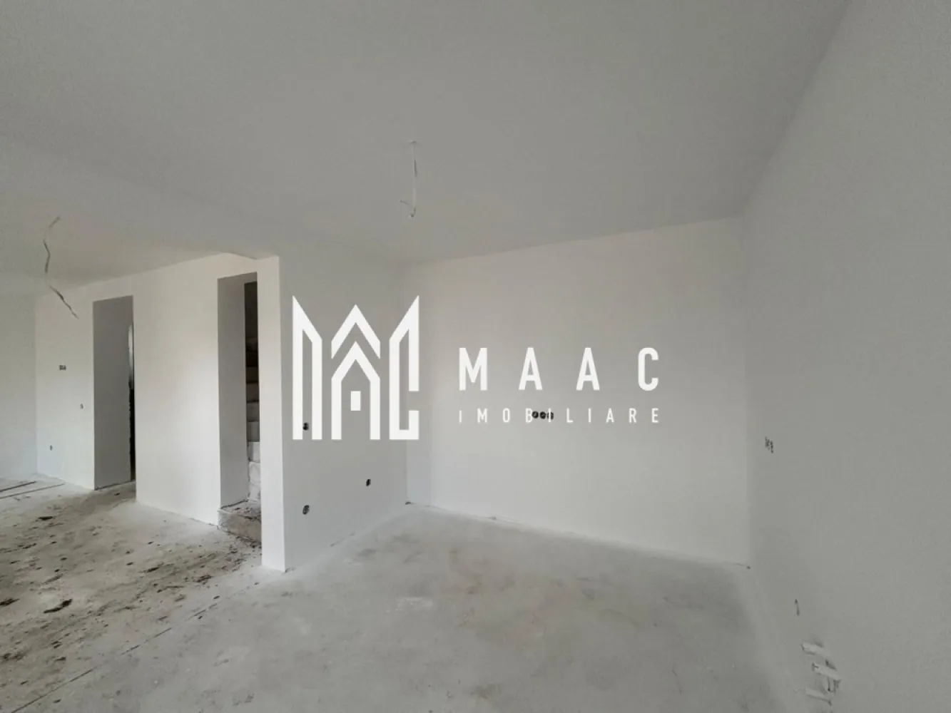Casa Quadruplex | 3 Camere | 82MPU | Curte 170MP | Balcon - MAAC Imobiliare vă propune spre vânzare o casa de tip quadruplex aflata in Cartierul Arhitectiilor .

Locuinta are o suprafata utila de 82 mp si este compartimentata astfel:
Lliving cu bucatarie,
2 dormitoare,
Baie cu geam de aerisire.
Incalzire in pardoseala.
Beneficiaza de o curte libera de 170 mp.
2 locuri de parcare.
Casa se vinde la alb cu posibilitate de colaborare cu o echipa specializata in finisare.

In apropiere, ca si puncte de interes: Magazine ( Profi, Lidl, Kaufland), statii pentru transportul in comun, parc amenajat pentru copii de toate varstele.

Pentru mai multe detalii precizati telefonic ca ati vazut anuntul cu ID: CP2778770