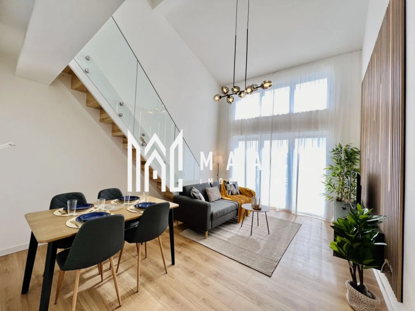 Penthouse 3 camere I 2 nivele I finisat la cheie I Zona de Vest I Sibiu - Apartament 3 camere – 2 nivele, finisat la cheie – Zona de Vest, Sibiu MAAC Imobiliare propune spre vânzare un apartament modern cu 3 camere pe 2 nivele, finisat la cheie, situat într-un ansamblu rezidențial premium, în zona de Vest a orașului Sibiu. Suprafață utilă: 91 mp Logie: 7 mp (cu sticlă securizată și sistem de captare a apelor) Etaj: 2 din 2 Disponibilitate: Intabulat, disponibil imediat Predare: La cheie Compartimentare și dotări: Living generos cu înălțime de 5.6 m Două băi Două dormitoare spațioase și luminoase Jaluzele electrice Încălzire în pardoseală pe ambele nivele Orientare sudică, cu lumină naturală și vedere panoramică spre munți Loc de parcare inclus Finisaje și construcție: Izolație cu vată bazaltică Granit pe casa scării Logie închisă cu sticlă securizată Avantaje ale ansamblului: 45% din teren destinat spațiilor verzi Fațade finisate cu larice siberian și piatră naturală Locuri de joacă amenajate în cadrul complexului Acces facil spre oraș, fără ambuteiaje Patru căi de acces Prețuri: 121.500 EUR – pentru plata cu avans de minimum 90% 143.000 EUR – pentru achiziție prin credit bancar cu avans 20% Apartamentul se vinde la cheie, cu toate dotările incluse și este pregătit pentru mutare imediată, fără investiții suplimentare. Pentru mai multe detalii precizati telefonic ca ati vazut anuntul ID: CP2611737 }}