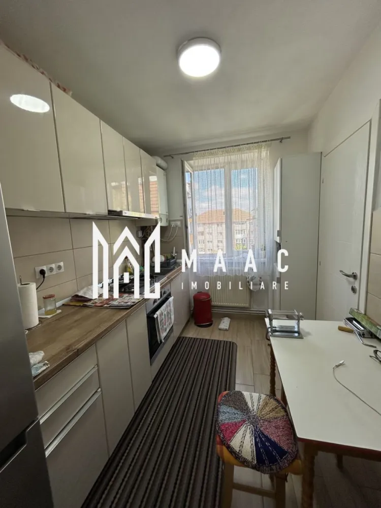 Apartament 2 camere I Terezian I Balcon închis - MAAC Imobiliare vă propune spre vânzare un apartament cu 2 camere, situat la etajul 4/4, în cartierul Terezian din Sibiu.

 Detalii proprietate
Suprafață utilă: 46 mp + balcon închis de 3,3 mp
Compartimentare practică: hol, bucătărie separată, living, dormitor
Debara + spațiu dedicat pentru dressing
Baie cu geam pentru aerisire naturală
Balcon închis

 Dotări
Se vinde complet mobilat și utilat
Bloc izolat termic și anvelopat

 Avantaje
Zonă liniștită, cu comunitate foarte bună
Aproape de școli, magazine și puncte de interes
Acces facil la mijloace de transport
Ideal pentru locuință sau investiție
📞 Pentru mai multe detalii și programarea unei vizionări, menționați telefonic ID-ul anunțului:CP3065889