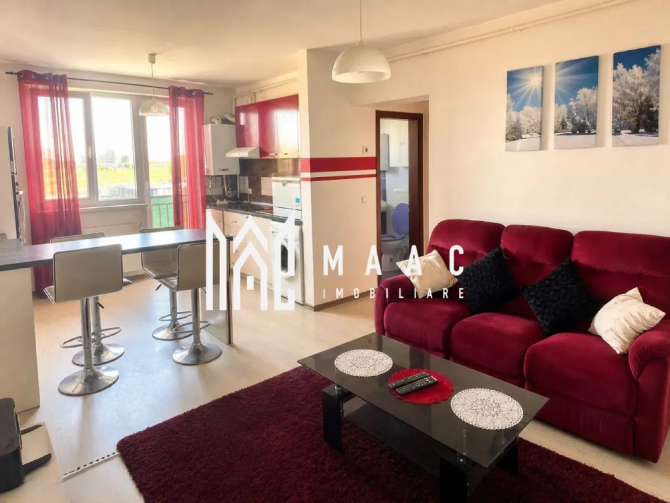 Apartament 3 camere | Etaj 2 | Loc de Parcare | Magnolia - MAAC Imobiliare va prezinta un apartament cu 3 camere situat la etajul 2 in cartier Magnolia.

Localizare:
Apartamentul este situat în cartierul Magnolia, într-un bloc nou cu lift, într-o zonă liniștită și bine organizată, cu acces facil către puncte de interes, mijloace de transport, magazine și spații verzi.
Imobilul se află la etajul 2 din 8, oferind o vedere deschisă și orientare sud-vestică, ideală pentru lumină naturală pe tot parcursul zilei.

Caracteristici:
Tip apartament: 3 camere semi-decomandat
Suprafață utilă: 46 mp
Suprafață totală: 50 mp
Etaj: 2 din 8
Bloc dotat cu lift
Balcon: 4 mp, accesibil din living și dintr-un dormitor

Compartimentare:
Hol de intrare
Baie complet echipată, dotată cu cadă
Living open space, cu zonă de relaxare și bucătărie deschisă, complet mobilată și utilată, inclusiv cu electrocasnice și mașină de spălat rufe
Două dormitoare, fiecare mobilat cu pat, șifonier și noptiere
Balcon de 4 mp.

Dotări și finisaje:
Aer condiționat
Centrală termică proprie Ferolli cu calorifere în toate camerele
Finisaje: pardoseli, uși interioare noi, tâmplărie PVC cu geam termopan
Ușă metalică la intrare.

Parcare:
Apartamentul dispune de loc de parcare cu carte funciară separată.

Pentru mai multe detalii precizati telefonic ca ati vazut anuntul cu ID: CP3066142