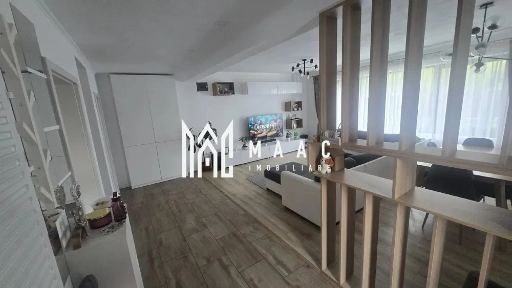 Casa individuala | 3 camere | 116 MPU | Mobilata | Cisnadie - MAAC Imobiliare vă prezintă spre vânzare o casă individuală cu 3 camere, situată în Cisnădie.

Caracteristici:
Casă individuală, mobilată și utilată
Compartimentare practică și eficientă
Curte liberă de aproximativ 173 mp.

Compartimentare:
Parter
Hol de acces
Living luminos cu zonă de dining
Bucătărie separată
Baie

Etaj:
Hol
2 dormitoare, dintre care unul prevăzut cu dressing
Baie.

Dotări și beneficii:
Centrală termică proprie cu calorifere
Mobilată și utilată, pregătită pentru mutare imediată

Exterior:
Curte generoasă de 173 mp
Spațiu verde amenajat
Magazie pentru depozitare

Avantaje
Curte proprie, perfectă pentru relaxare sau activități în aer liber.

Pentru mai multe detalii specificati telefonic ca ati vazut anuntul cu ID: CP3064852