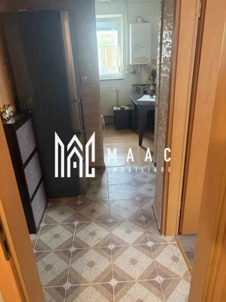 Apartament 2 camere | Etaj 2 | Decomandat | Cisnadie - MAAC Imobiliare vă prezintă spre vânzare un apartament cu 2 camere, situat la etajul 2, în Cisnădie, o zonă liniștită, cu acces facil către punctele de interes.

Caracteristici:
Suprafață utilă: 45 mp
Etaj: 2/4
Compartimentare: decomandat
Încălzire prin centrală termică proprie și calorifere

Compartimentare:
Dormitor
Living
Bucătărie
Baie
Hol de acces.

Dotări:
Apartamentul dispune de centrală termică proprie

Avantaje:
Ideal atât pentru locuință proprie, cât și pentru investiție.

Pentru mai multe detalii specificati telefonic ca ati vazut anuntul cu ID: CP3064795