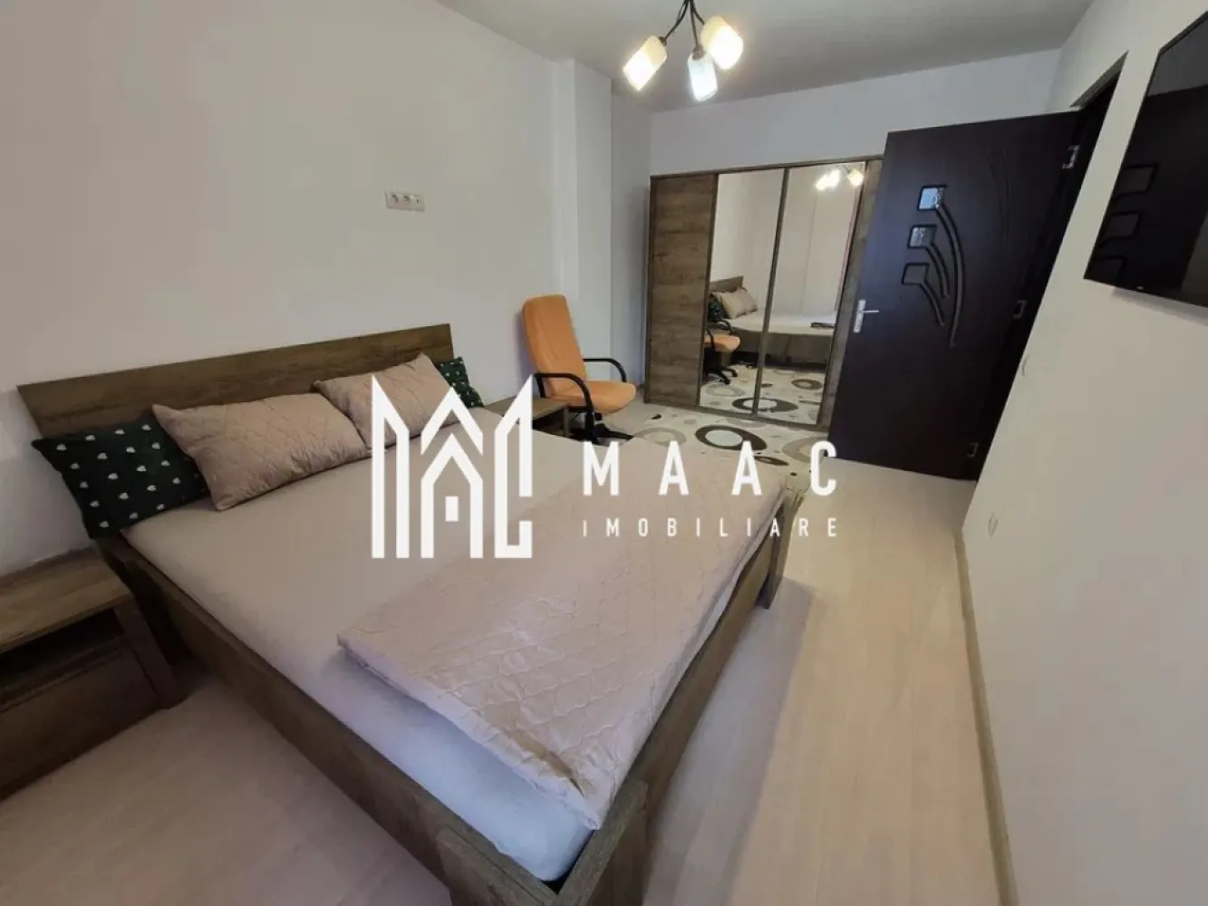 Apartament 2 camere | 43 MPU | Lift | Gusterita - MAAC Imobiliare vă propune spre închiriere / vânzare un apartament cu 2 camere, decomandat, situat în ansamblul rezidențial Green Residence, în cartierul Gușterița, într-un imobil nou, dotat cu lift.

Locuința este amenajată modern și se predă complet mobilată și utilată, fiind ideală pentru mutare imediată.

Compartimentare:
Living cu bucătărie
Dormitor
Baie
Balcon

Dotări:
Plită și cuptor incorporabil
Combină frigorifică
Mașină de spălat rufe
Canapea extensibilă
Pat matrimonial
Dulap generos
Cadă hidromasaj 
Balcon
Loc de parcare inclus
Bloc nou cu lift

Pentru mai multe detalii sau programarea unei vizionări, nu ezitați să ne contactați specificand ID: CP3065252