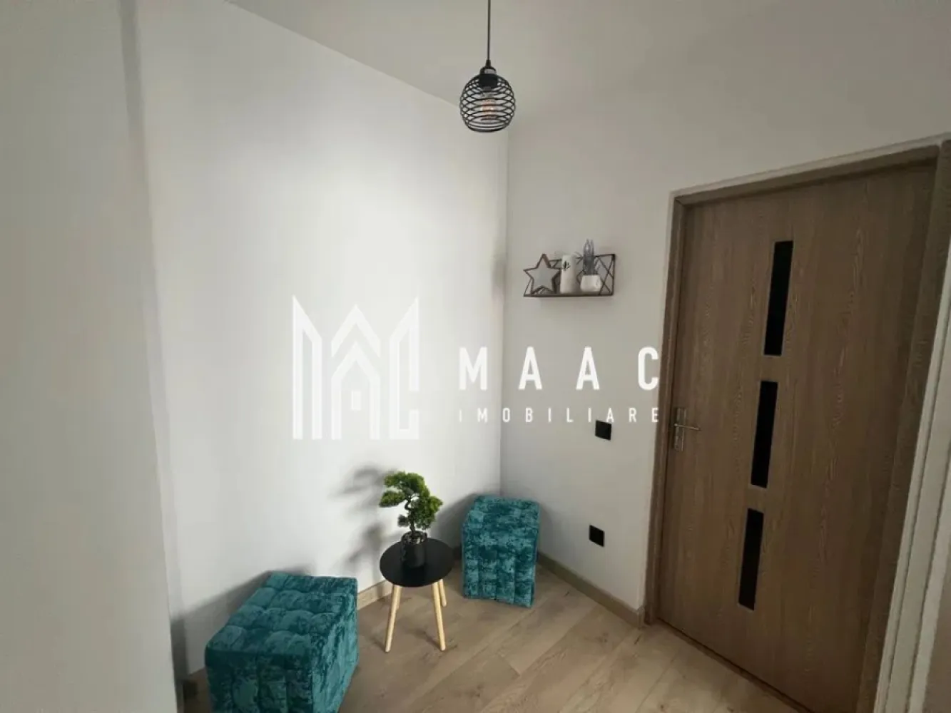 Apartament 2 Camere I Moder I Lift I Doamna Stanca - Se oferă spre închiriere apartament cu 2 camere, situat la etajul 6 din 8, pe strada Doamna Stanca, într-o zonă modernă și bine conectată.

Locuința este complet mobilată și utilată, fiind pregătită pentru mutare imediată.

Caracteristici:
2 camere
Etaj 6 din 8
Balcon
Complet mobilat și utilat
Compartimentare practică
Lift
Loc de parcare inclus

Avantaje:
Disponibil imediat
Se închiriază pe termen lung
Zonă în plină dezvoltare, cu acces rapid către centre comerciale și puncte de interes
Ideal pentru cupluri sau persoane active

Condiții:
Se percepe o lună garanție

Un apartament modern și funcțional, situat într-o zonă atractivă, perfect pentru un stil de viață confortabil

Pentru informati si vizionari: CP3065917