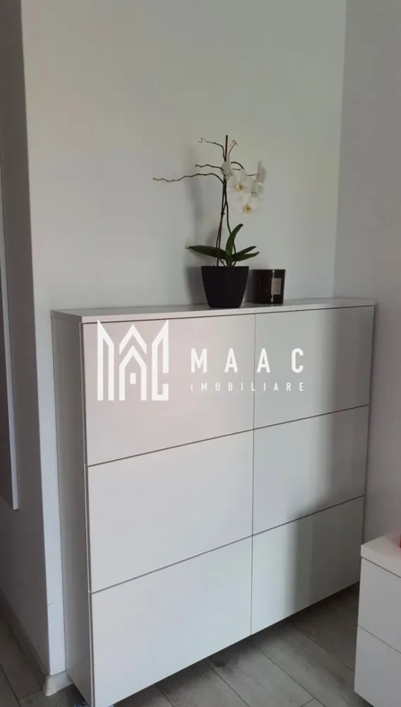 Apartament 2 camere | Parter | Magnolia - MAAC Imobiliare vă propune spre închiriere un apartament cu 2 camere, situat la parter înalt, ideal pentru cei care își doresc confort.

Locuința este compartimentată modern și eficient, beneficiind de:

Living cu bucătărie open-space
Dormitor
Baie

Se predă complet mobilat și utilat, fiind pregătit pentru mutare imediată, fără investiții suplimentare.

Avantaje:
parter înalt – acces facil și intimitate sporită
compartimentare open-space
complet mobilat și utilat
spațiu eficient organizat

Pentru mai multe detalii, sau programarea unei vizionari specificati ca ati vazut anuntul cu ID: CP3034903
