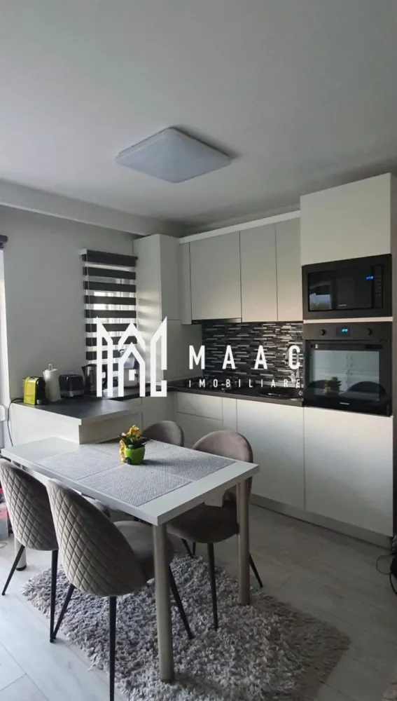 Apartament 2 camere | Parter | Magnolia - MAAC Imobiliare vă propune spre închiriere un apartament cu 2 camere, situat la parter înalt, ideal pentru cei care își doresc confort.

Locuința este compartimentată modern și eficient, beneficiind de:

Living cu bucătărie open-space
Dormitor
Baie

Se predă complet mobilat și utilat, fiind pregătit pentru mutare imediată, fără investiții suplimentare.

Avantaje:
parter înalt – acces facil și intimitate sporită
compartimentare open-space
complet mobilat și utilat
spațiu eficient organizat

Pentru mai multe detalii, sau programarea unei vizionari specificati ca ati vazut anuntul cu ID: CP3034903