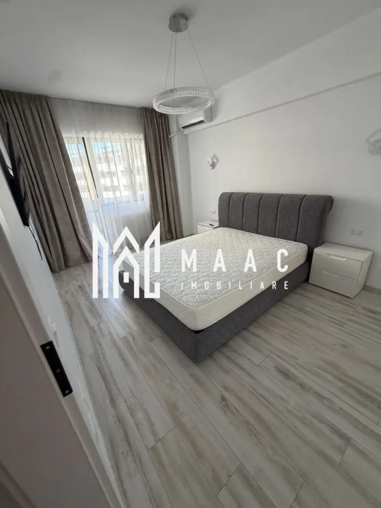 APARTAMENT 2 CAMERE|BULEVARD DEM RADULESCU|2 CAMERE|120.000 EURO - MAAC Imobiliare vă propune spre vânzare un apartament cu 2 camere, situat într-o locație de top, în blocul cu restaurant Garisson, la etajul 2 al unui bloc nou. Proprietatea reprezintă o opțiune potrivită pentru cei care caută un apartament modern, spațios, complet mobilat și utilat, gata de mutare, într-o zonă apreciată și bine poziționată.

Apartamentul se remarcă printr-o compartimentare practică și prin suprafețe generoase, fiind compus din:
-dormitor
-living luminos
-bucătărie separată
-baie
-balcon

Locuința se vinde complet mobilată și utilată, oferind confort imediat viitorului proprietar. Apartamentul beneficiază de centrală proprie, izolație exterioară de calitate pentru costuri minime de întreținere și aer condiționat atât în dormitor, cât și în living. Datorită dotărilor existente, blocului nou și stării foarte bune, proprietatea este ideală pentru locuire permanentă sau pentru investiție imobiliară într-o zonă cu cerere ridicată.

Toate actele sunt la zi, iar apartamentul este disponibil pentru mutare imediată.

Pentru a programa o vizionare sau pentru mai multe detalii, vă rugăm să menționați la telefon numărul CP3064509.