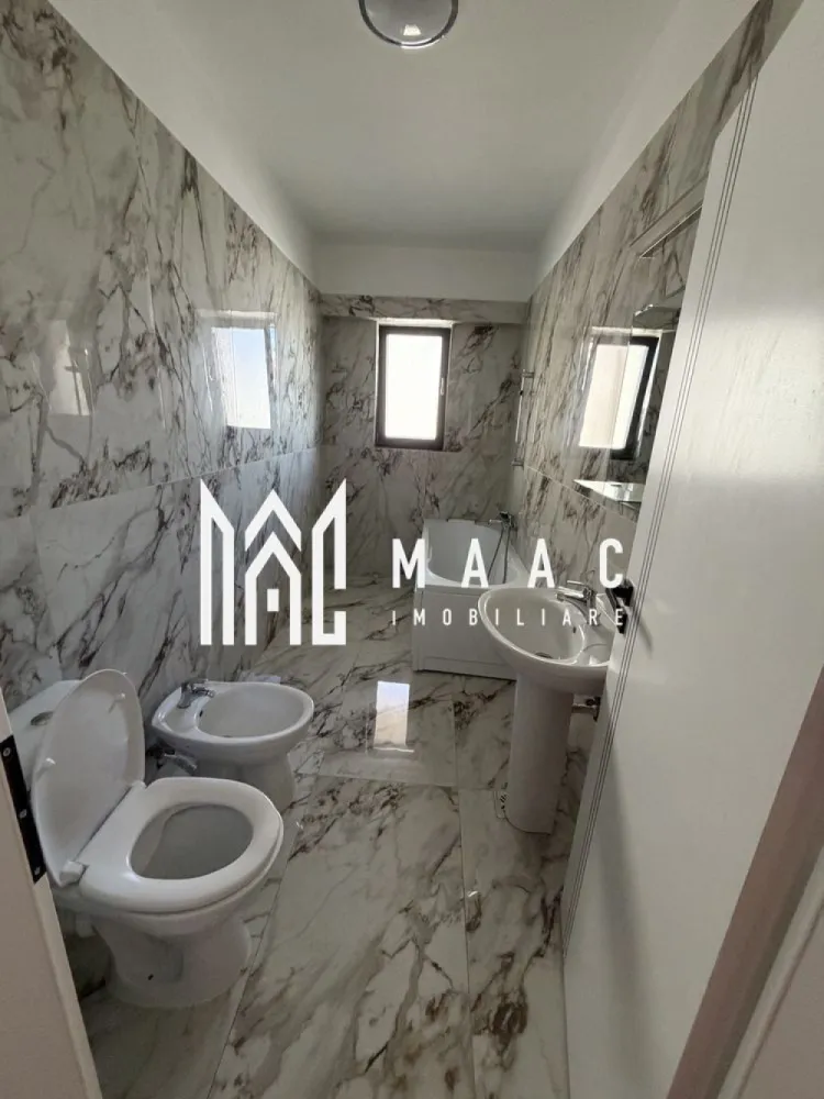 APARTAMENT 2 CAMERE|BULEVARD DEM RADULESCU|2 CAMERE|120.000 EURO - MAAC Imobiliare vă propune spre vânzare un apartament cu 2 camere, situat într-o locație de top, în blocul cu restaurant Garisson, la etajul 2 al unui bloc nou. Proprietatea reprezintă o opțiune potrivită pentru cei care caută un apartament modern, spațios, complet mobilat și utilat, gata de mutare, într-o zonă apreciată și bine poziționată.

Apartamentul se remarcă printr-o compartimentare practică și prin suprafețe generoase, fiind compus din:
-dormitor
-living luminos
-bucătărie separată
-baie
-balcon

Locuința se vinde complet mobilată și utilată, oferind confort imediat viitorului proprietar. Apartamentul beneficiază de centrală proprie, izolație exterioară de calitate pentru costuri minime de întreținere și aer condiționat atât în dormitor, cât și în living. Datorită dotărilor existente, blocului nou și stării foarte bune, proprietatea este ideală pentru locuire permanentă sau pentru investiție imobiliară într-o zonă cu cerere ridicată.

Toate actele sunt la zi, iar apartamentul este disponibil pentru mutare imediată.

Pentru a programa o vizionare sau pentru mai multe detalii, vă rugăm să menționați la telefon numărul CP3064509.