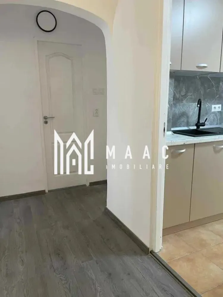 Apartament 2 Camere I Decomandat I Modern I Terezian - Se oferă spre închiriere apartament cu 2 camere decomandate, situat la etajul 4 din 4 al unui imobil din zona Terezian, o locație apreciată pentru accesibilitate, liniște și proximitatea față de facilitățile urbane.

Locuința impresionează prin amenajarea modernă, fiind complet pregătită pentru mutare imediată.

Caracteristici:
2 camere decomandate
Etaj 4 din 4
Design modern
Complet mobilat și utilat
Pivniță inclusă – spațiu suplimentar de depozitare
Compartimentare practică și eficientă

Avantaje:
Disponibil imediat
Se închiriază pe termen lung
Ideal pentru cupluri, persoane singure sau profesioniști

Zonă bine conectată la transport public, magazine și puncte de interes

Apartament luminos și bine întreținut

O locuință modernă, confortabilă și complet echipată, potrivită pentru cei care își doresc stabilitate și confort într-o zonă apreciată din Sibiu.

Pentru informati si vizionari: CP3064237