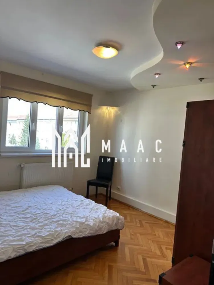 Apartament 2 Camere Decomandat I Etaj 3 I Calea Dumbravii - Se oferă spre închiriere apartament cu 2 camere decomandate, situat la etajul 3 din 4 al unui imobil amplasat în zona Calea Dumbrăvii – Dioda, una dintre cele mai apreciate și bine conectate zone ale orașului.

Locuința este ideală pentru chiriași care caută confort, accesibilitate și stabilitate pe termen lung.

Caracteristici:
2 camere decomandate
Etaj 3 din 4
Complet mobilat și utilat
Compartimentare eficientă
Pivniță inclusă – spațiu suplimentar de depozitare
Apartament bine întreținut
Avantaje:
Disponibil imediat
Se închiriază pe termen lung
Zonă premium, cu acces rapid către magazine, școli, transport public și alte facilități
Ideal pentru cupluri, persoane active sau familie
Etaj intermediar – poziție optimă pentru confort termic și accesibilitate

Un apartament complet echipat, bine poziționat și pregătit pentru mutare imediată, într-una dintre cele mai bune zone din Sibiu.

Pentru informati si vizionari: CP3064218