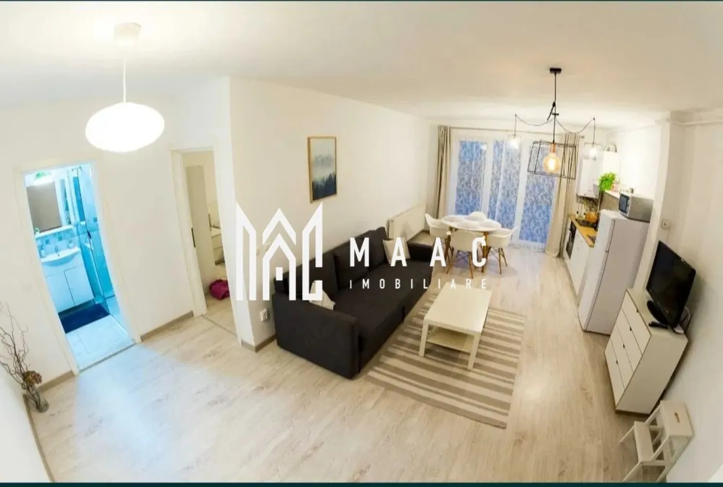 Apartament 2 Camere I Parter I Loc Parcare I City Residence - Se oferă spre închiriere apartament cu 2 camere, situat la parterul unui imobil din ansamblul rezidențial City Residence, una dintre cele mai apreciate zone pentru confort, accesibilitate și proximitate față de facilitățile urbane.

Locuința este complet pregătită pentru mutare imediată, fiind ideală atât pentru persoane singure, cât și pentru cupluri.

Caracteristici:
2 camere
Parter
Complet mobilat și utilat
Compartimentare practică
Apartament bine întreținut
Loc de parcare inclus

Avantaje:
Disponibil imediat
Ansamblu rezidențial modern
Acces rapid către magazine, transport public și zone comerciale
Zonă liniștită și bine cotată

Ideal pentru locuire confortabilă pe termen lung

Un apartament modern, complet echipat și bine amplasat, pregătit pentru mutare imediată.

Pentru informati si vizionari: CP3064208