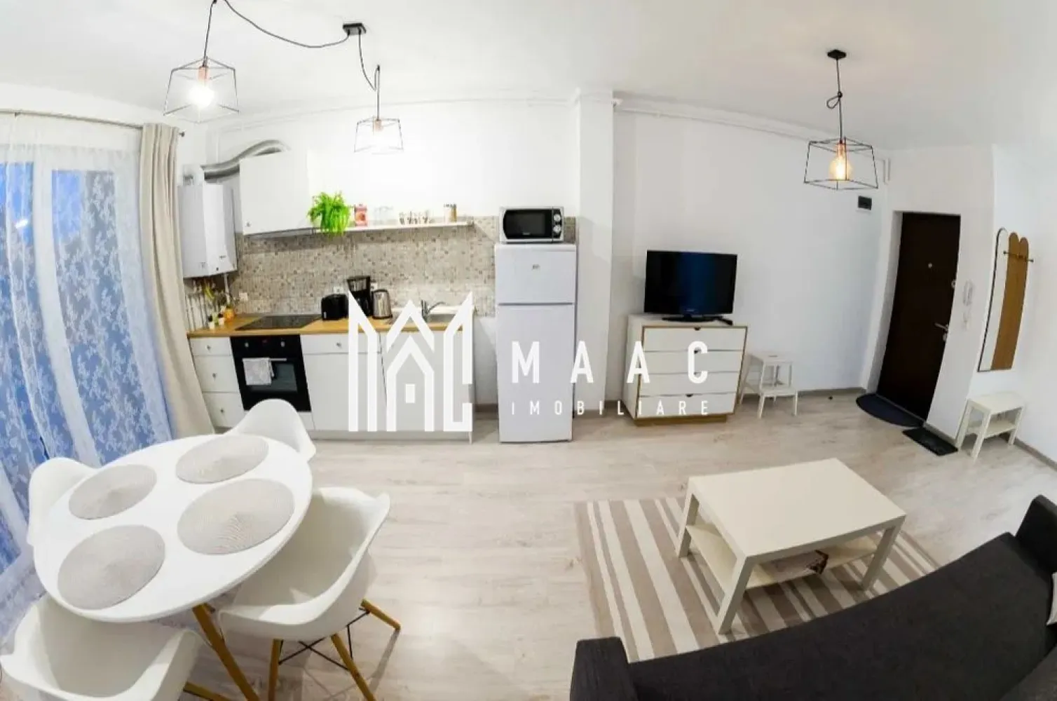 Apartament 2 Camere I Parter I Loc Parcare I City Residence - Se oferă spre închiriere apartament cu 2 camere, situat la parterul unui imobil din ansamblul rezidențial City Residence, una dintre cele mai apreciate zone pentru confort, accesibilitate și proximitate față de facilitățile urbane.

Locuința este complet pregătită pentru mutare imediată, fiind ideală atât pentru persoane singure, cât și pentru cupluri.

Caracteristici:
2 camere
Parter
Complet mobilat și utilat
Compartimentare practică
Apartament bine întreținut
Loc de parcare inclus

Avantaje:
Disponibil imediat
Ansamblu rezidențial modern
Acces rapid către magazine, transport public și zone comerciale
Zonă liniștită și bine cotată

Ideal pentru locuire confortabilă pe termen lung

Un apartament modern, complet echipat și bine amplasat, pregătit pentru mutare imediată.

Pentru informati si vizionari: CP3064208