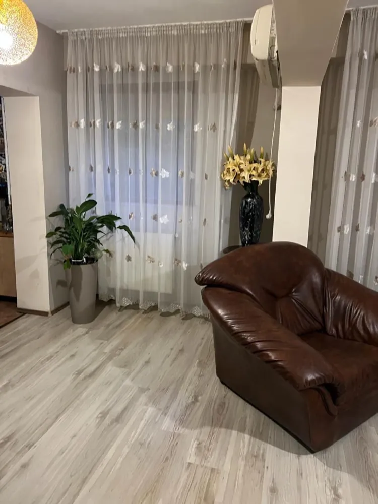 De inchiriat apartament cu 3 camere, str. Anghel Saligny, 450 euro