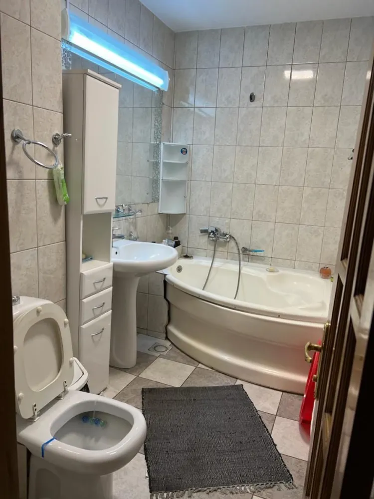 De inchiriat apartament cu 3 camere, str. Anghel Saligny, 450 euro