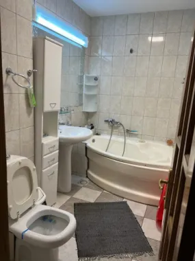 De inchiriat apartament cu 3 camere, str. Anghel Saligny, 450 euro