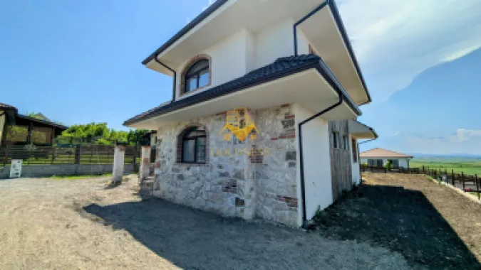 Vila, 4 Camere, Dezmir, Constructie Noua, 450 mp, 4 Bai, 2 Parcari