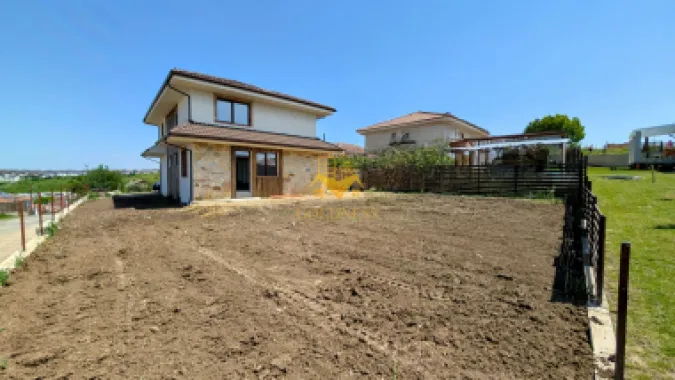Vila, 4 Camere, Dezmir, Constructie Noua, 450 mp, 4 Bai, 2 Parcari