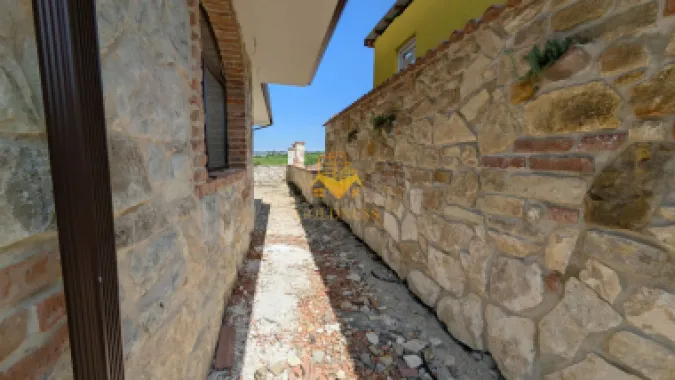 Vila, 4 Camere, Dezmir, Constructie Noua, 450 mp, 4 Bai, 2 Parcari