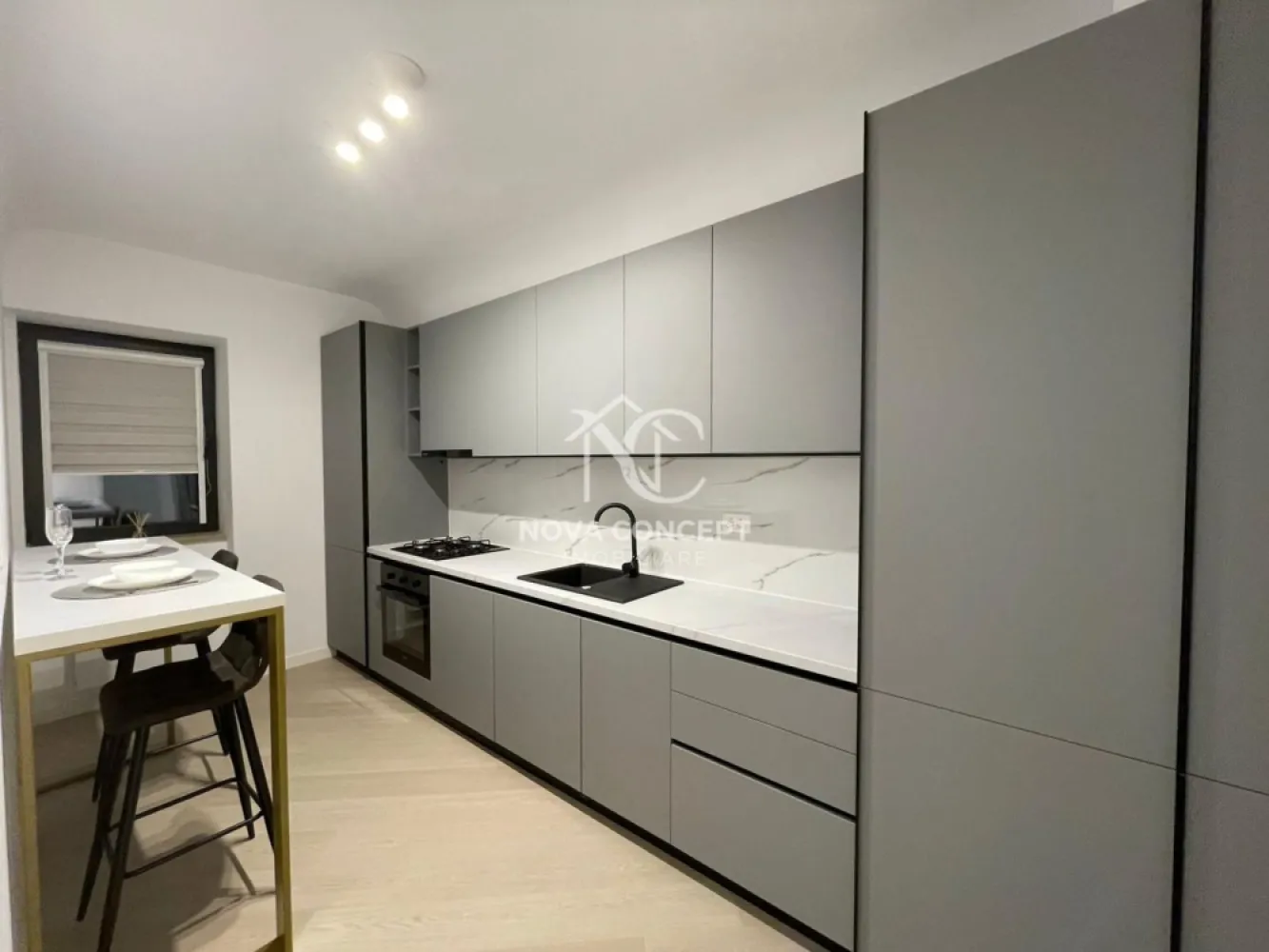 Studio COrtina North Bulevardul Pipera - Ofer spre închiriere studio în complexul Cortina North
Apartamentul este pregătit pentru mutare imediată. 
Dispune de: veselă, pahare, tacâmuri, aspirator, mop, fier și masă de călcat, uscător de rufe etc.

Prețul variază în funcție de modalitatea de plată aleasă:
• 600 Euro/lună (pentru plata integrală pe 1 an)
• 630 Euro/lună (pentru plata la fiecare 6 luni)
• 650 Euro/lună (pentru plata la fiecare 2 luni)

Condiții:
• Contract minim 1 an.
• Garanție: contravaloarea unei luni de chirie.
• Nu se acceptă animale de companie.