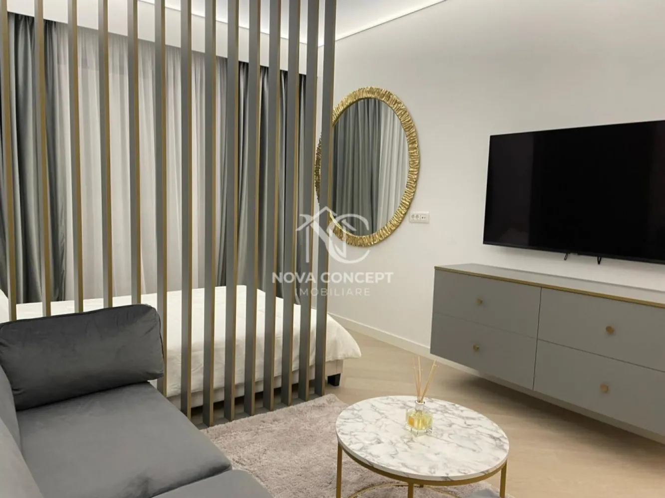 Studio COrtina North Bulevardul Pipera - Ofer spre închiriere studio în complexul Cortina North
Apartamentul este pregătit pentru mutare imediată. 
Dispune de: veselă, pahare, tacâmuri, aspirator, mop, fier și masă de călcat, uscător de rufe etc.

Prețul variază în funcție de modalitatea de plată aleasă:
• 600 Euro/lună (pentru plata integrală pe 1 an)
• 630 Euro/lună (pentru plata la fiecare 6 luni)
• 650 Euro/lună (pentru plata la fiecare 2 luni)

Condiții:
• Contract minim 1 an.
• Garanție: contravaloarea unei luni de chirie.
• Nu se acceptă animale de companie.