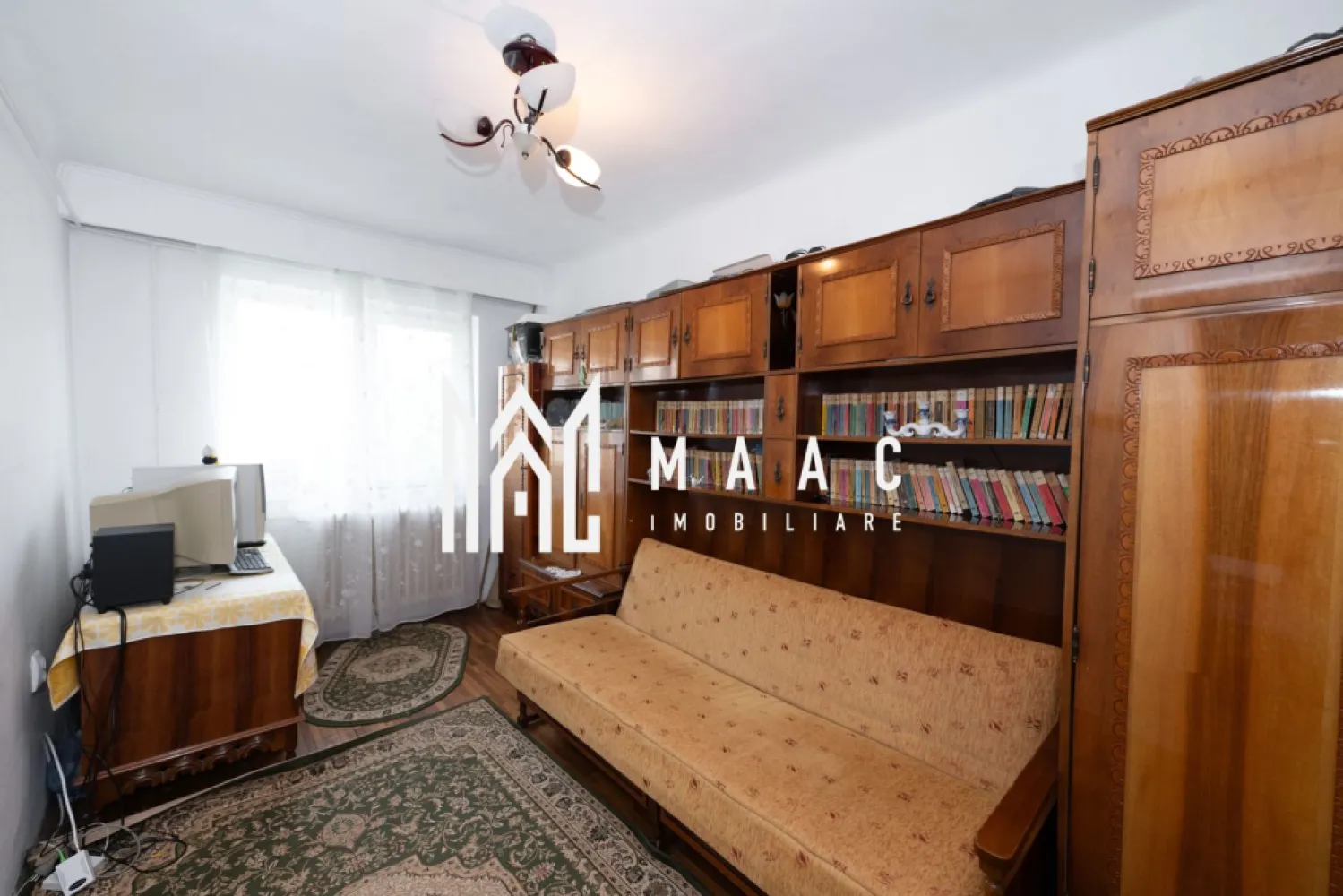 APARTAMENT 3 CAMERE| ZONA CENTRALA - Apartament 3 camere, 57 mp utili, etaj 3/3 – Zona Centrală, Str. Regina Maria, Râmnicu Vâlcea – 82.000 € MAAC Imobiliare vă propune spre vânzare un apartament cochet, cu 3 camere, situat în zona centrală a municipiului Râmnicu Vâlcea, pe Strada Regina Maria – o locație excelentă, aproape de toate facilitățile urbane. 📍 Detalii proprietate: Suprafață utilă: 57 mp Suprafață totală: 62 mp Etaj: 3 din 3 Compartimentare: semidecomandată Camere: living, 2 dormitoare, bucătărie, baie, balcon generos Balcon foarte spațios, ideal pentru relaxare sau depozitare 🛠️ Dotări și finisaje: Geamuri termopan Baie renovată integral Parchet nou în hol, bucătărie și unul dintre dormitoare Aer condiționat instalat Apartamentul a fost renovat parțial, este foarte curat și bine întreținut Locuibil imediat, fără necesitatea unor renovări majore 📌 Situat într-un bloc cu 3 etaje, pe strada Regina Maria, într-o zonă liniștită și centrală, cu acces facil la magazine, restaurante, școli, mijloace de transport în comun și instituții publice. 💰 Preț: 82.000 € ✅ Se acceptă credit. 📞 Pentru mai multe informații sau programarea unei vizionări, va rugam sa ne contactați id- CP2777145. }}