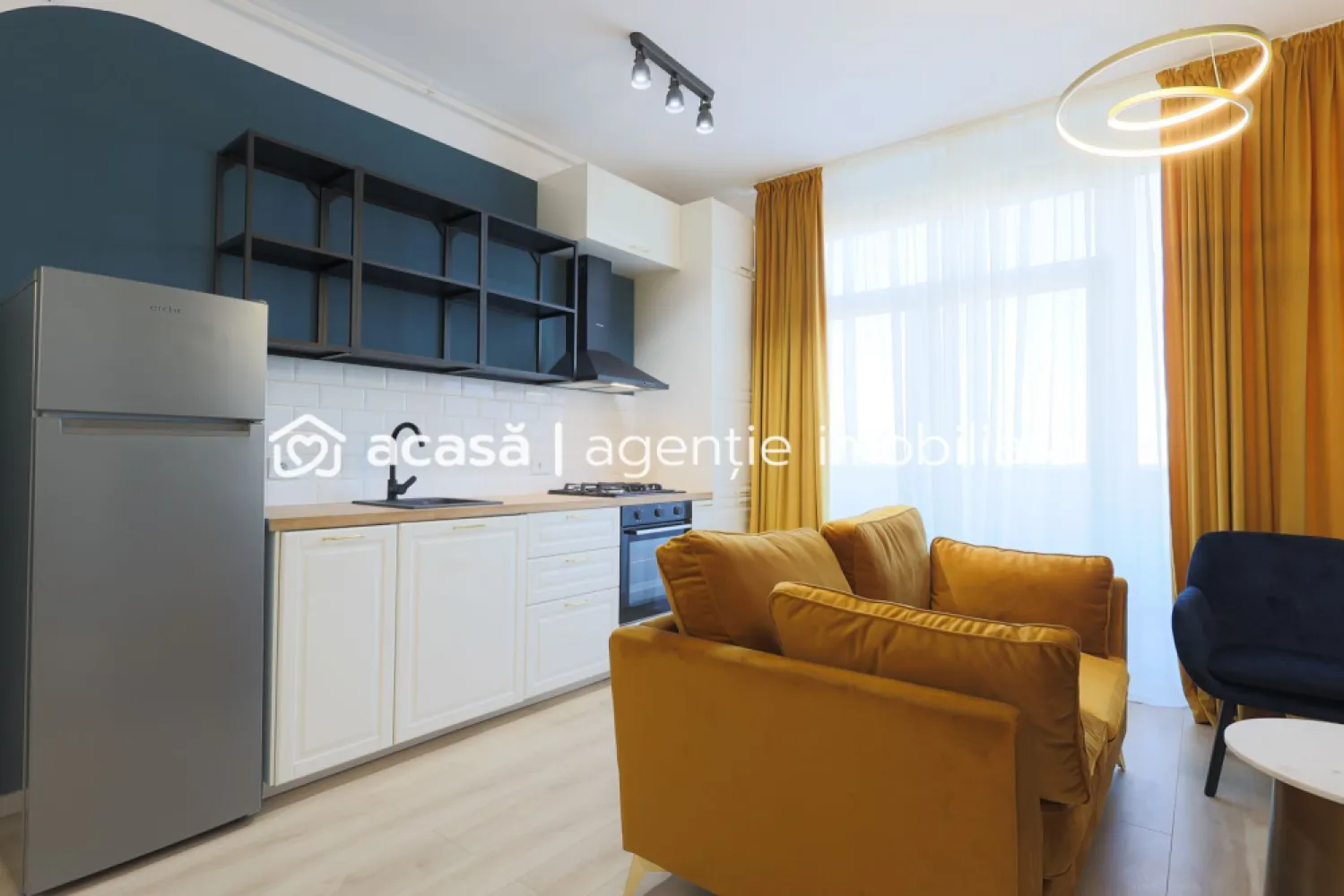 Apartament in cel mai nou bloc ARED RED9, fără agenție - comision 0 - Am plăcerea sa iți propun spre vânzare direct de la dezvoltatorul imobiliar, fără comision, un apartament nou cu un dormitor în noul cartier ARED City 9, situat pe Calea Aurel Vlaicu nr 14, în imediata apropiere a Atrium Mall, apartamentul cu numărul 38.
Prețul afișat este pentru plata integrală până la 30.09.2026, apartament finisat și mobilat.

Apartamentul situat la etajul 5, are centrală proprie pe gaz, se predă LA CHEIE. 
Atenție, apartamentul se vinde ca investiție, cu chiriași.
📢 Atenție! Detalii preț și TVA:
💰 Prețul este 139.929 EUR (TVA 21% inclus 
🏢 Dacă este cumpărat de o firmă plătitoare de TVA, prețul 115.644 EUR. (TVA 21 % - taxare inversa )
📌 Apartamentul se achiziționează prin plata unui avans de 25% din valoarea sa. Pentru plata integrală până la 31.05.2026 se acordă un discount de 3% aplicabil pe restul sumei, în speță pe diferența de 75%.â
Beneficiază de încălzire în pardoseală, gresie și parchet, sistem de casă inteligentă, ușă metalică la intrare și uși MDF la interior, baia funcțională, uși exterioare PVC, gri antracit la exterior, alb la interior cu profile de adâncime de 80mm realizate cu 6 camere de izolare, cu geam tripan.

Nu ratați șansa de a vă transforma acest apartament într-un cămin al visurilor dumneavoastră!
Sună-mă acum pentru mai multe detalii și pentru a stabili o vizionare la 0724694458 Dorel Veres consultant imobiliar ARED Birou Centru

Birou: ACASĂ | Agenție imobiliară Arad
Adresă: Bulevardul Decebal 2, Arad 310133