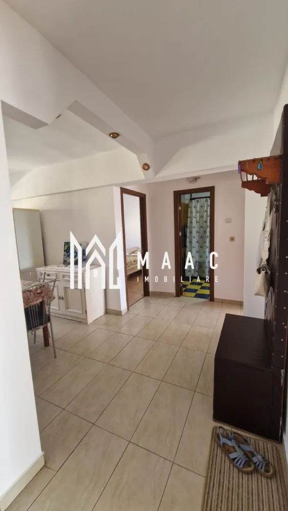 Apartament 3 camere | Balcon | 64 MPU | Decomandat | Lazaret - MAAC Imobiliare va prezinta un Apartament cu 3 camere, decomandat in zona Lazaret, Compa. Caracteristici: Suprafață utilă: 64 mp Etaj: 4 din 4 (deasupra este mansardă) Se vinde mobilat și utilat, conform pozelor Balcon închis de 4 mp. Caracteristici: Compartimentare: 2 dormitoare spațioase și luminoase, living open-space cu bucătărie, hol generos, care separă zona de zi de cea de noapte, baie dotată cu cadă, balcon închis. Poziționare: Etaj intermediar superior, cu mansardă deasupra (nu ultimul nivel expus) Orientare favorabilă ce asigură lumină naturală pe tot parcursul zilei Se vinde complet mobilat și utilat, ideal pentru mutare imediată Dotat cu centrală termică proprie și încălzire prin calorifere Facilități suplimentare: Locuri de parcare disponibile atât în fața, cât și în spatele blocului Bloc izolat, zonă liniștită Aproape de centrul orașului și principalele puncte de interes Acces rapid la mijloace de transport în comun (stație autobuz în apropiere) În vecinătate se află parcuri, magazine, școli, grădinițe și alte facilități urbane Ideal atât pentru locuință personală, cât și ca investiție, datorită cererii ridicate pentru închiriere în zonă. Pentru mai multe detalii precizati telefonic ca ati vazut anuntul cu ID: CP2608907 }}