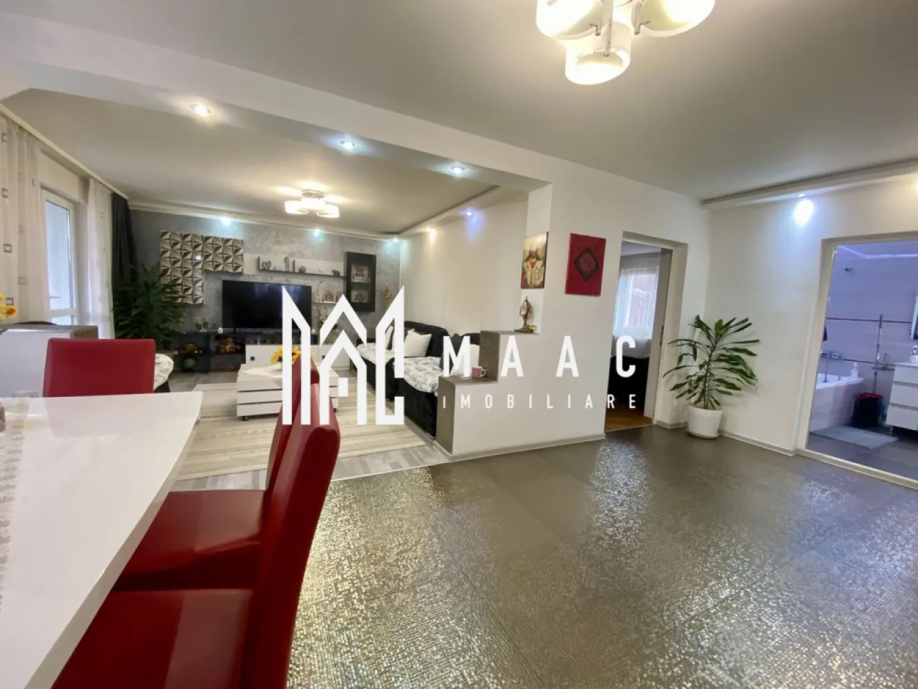 Casa individuala | 240 MPU | Teren 1200 | Talmaciu - MAAC Imobiliare va propune spre vanzare o casă individuală situata într-un cartier rezidential din Talmaciu.

Proprietatea are o suprafața utilă de 240 mp, la aceasta suprafata se adauga o terasa si 2 balcoane, casa este amplasată pe un teren de 1200 mp .

Are urmatoarea compartimentare :
-Parter: hol, living cu acces in terasa, bucatarie separata, baie, debara si un dormitor.
-Etaj: 3 dormitoare, living cu acces in balcon, baie, dessing, 2 balcoane.
Exista posibilitatea sa se contruiasca inca un etaj deoarece peste primul nivel este turnata placa de beton.

Propritatea este izolata termic, incalzirea se face prin centrala cu lemne, punctul de bransament la gaz este la o distanta de 200 m. 
Cartierul este iluminat stradal si urmeaza sa se asfalteze in viitorul apropiat.

Pentru mai multe detalii precizati telefonic ca ati vazut anuntul cu ID: CP2089007