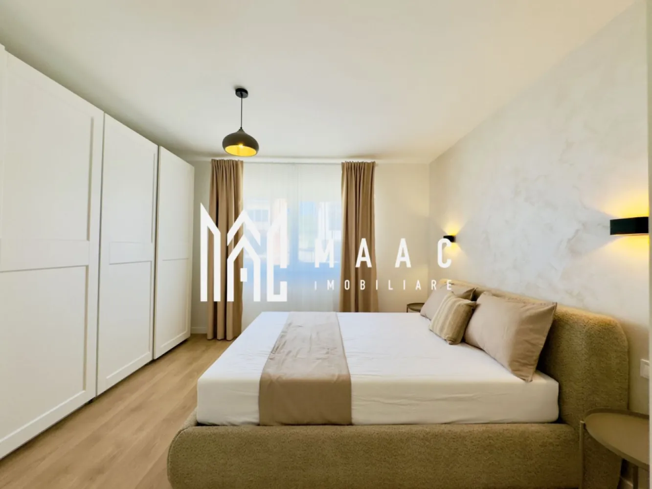 Apartament 2 camere | 53 MPU | Balcon | - Maac Imobiliare vă oferă oportunitatea de a achiziționa un apartament modern, ideal pentru locuit sau investiție, situat într-un ansamblu rezidențial nou și bine poziționat, cu design contemporan, finisaje premium și spații verzi generoase. Detalii apartament: Suprafață utilă: 53,55 mp Balcon tip logie: 7,29 mp, orientat spre sud – lumină naturală pe tot parcursul zilei Compartimentare practică, cu spații de depozitare inteligente Încălzire în pardoseală – eficiență și confort termic Priveliște panoramică Se predă la cheie – finisaje moderne, de calitate Terasă cu hidroizolație și sistem de drenaj Izolație termică cu vată bazaltică Balcon și casa scării finisate cu granit și balustrade din sticlă securizată Loc de parcare privat inclus în preț Avantaje ansamblu rezidențial: Design premium – fațade cu larice siberian și piatră naturală Doar 25% din teren construit, restul fiind dedicat facilităților și zonelor verzi 45% spații verzi – vegetație matură, aer curat, atmosferă relaxantă 4 locuri de joacă pentru copii și teren de fotbal Construcție durabilă, cu materiale de calitate superioară Localizare excelentă: La 4 minute de Zona Industrială Vest și Metro 15 minute de centrul istoric al Sibiului Acces rapid către magazine, transport în comun și alte facilități urbane Modalități de plată flexibile – acceptăm atât plata integrală, cât și credit ipotecar, fără influență asupra prețului final. O alegere perfectă pentru cei care caută un apartament modern într-o zonă în plină dezvoltare, cu facilități multiple și potențial foarte bun de închiriere. Pentru mai multe informații sau pentru a programa o vizionare, nu ezitați să ne contactați, specificand ID: CP2608262 }}