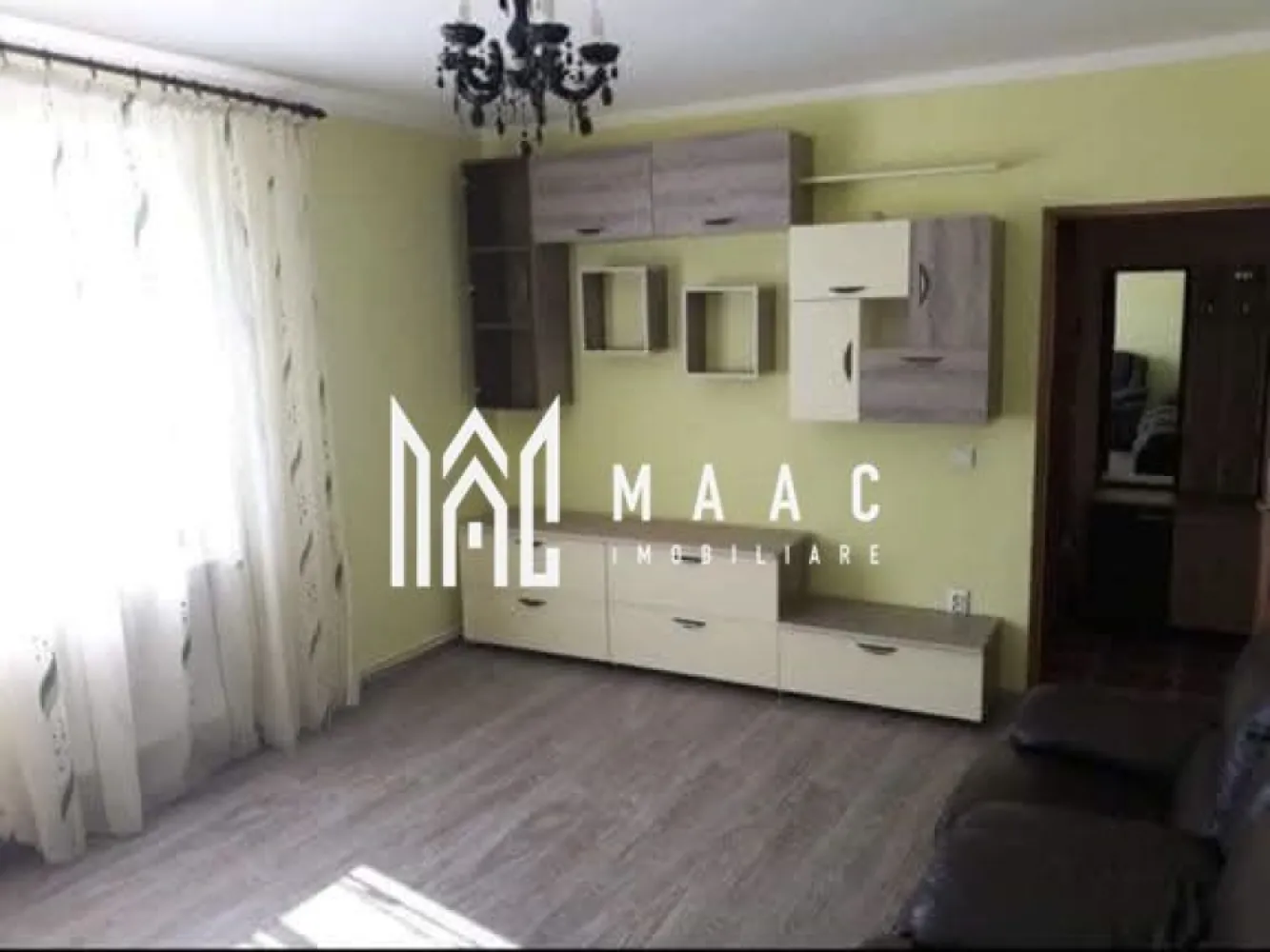 Apartament 3 camere I Decomandat I I Etaj 1 | Terezian - MAAC Imobiliare vă propune spre închiriere un apartament cu 3 camere decomandate, situat într-o zonă extrem de practică din Sibiu , ideal pentru locuire imediată. Apartamentul este amplasat la etajul 4 al unui bloc liniștit, cu o singură scară, având o compartimentare eficientă și o lumină naturală excelentă în toate camerele. Proprietatea dispune de: 3 camere decomandate, spațioase și luminoase Balcon generos, închis, care deservește ambele dormitoare Bucătărie complet mobilată și echipată Baie complet funcțională Hol cu spații de depozitare Detalii imobil: Suprafață: 72 mp Tip construcție: caramida Finisaje: mobilat complet, pregătit pentru mutare imediată Locație excelentă – situat în apropierea Școlii nr. 18 și la doar câteva minute de mers pe jos de Lidl, cu acces facil către centrul orașului. Zona este apreciată pentru liniște și proximitatea față de puncte esențiale de interes (transport public, școli, magazine). Disponibilitate: Imobilul este disponibil pentru mutare începând cu data de 20 iulie. Garantie timp de 12 luni Preț închiriere: 410 euro/lună Pentru mai multe informații și programarea unei vizionări, nu ezitați să ne contactați specificati ID:CP2608021 }}