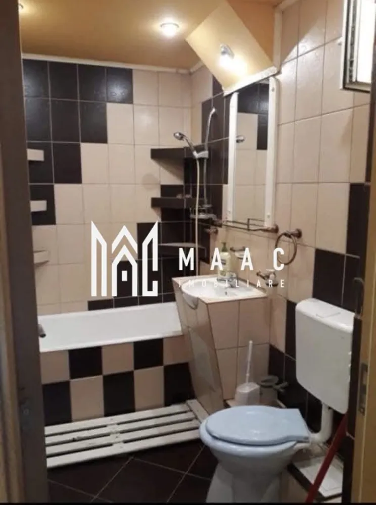 Apartament 3 camere I Decomandat I I Etaj 1 | Terezian - MAAC Imobiliare vă propune spre închiriere un apartament cu 3 camere decomandate, situat într-o zonă extrem de practică din Sibiu , ideal pentru locuire imediată. Apartamentul este amplasat la etajul 4 al unui bloc liniștit, cu o singură scară, având o compartimentare eficientă și o lumină naturală excelentă în toate camerele. Proprietatea dispune de: 3 camere decomandate, spațioase și luminoase Balcon generos, închis, care deservește ambele dormitoare Bucătărie complet mobilată și echipată Baie complet funcțională Hol cu spații de depozitare Detalii imobil: Suprafață: 72 mp Tip construcție: caramida Finisaje: mobilat complet, pregătit pentru mutare imediată Locație excelentă – situat în apropierea Școlii nr. 18 și la doar câteva minute de mers pe jos de Lidl, cu acces facil către centrul orașului. Zona este apreciată pentru liniște și proximitatea față de puncte esențiale de interes (transport public, școli, magazine). Disponibilitate: Imobilul este disponibil pentru mutare începând cu data de 20 iulie. Garantie timp de 12 luni Preț închiriere: 410 euro/lună Pentru mai multe informații și programarea unei vizionări, nu ezitați să ne contactați specificati ID:CP2608021 }}