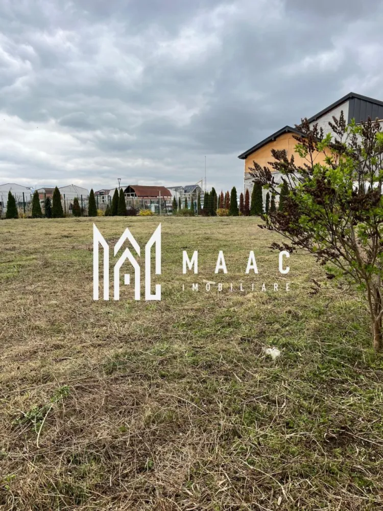 Teren 1900MP | Utilitati | Lacul lui Binder - MAAC Imobiliare propune atentiei dumneavoastra un teren intravilan si hala industriala, cu utilitati, in zona Lacul lui Binder. Spatiul este compartimentat astfel: - spatiu productie: 280.68 mp - birouri: 136.5 mp - vestiare + depozit: 33.93 mp Structura halei este din caramida, acoperisul din tabla si podeaua este din rasina epoxidica. Pentru mai multe detalii specificati: CP2606624 }}