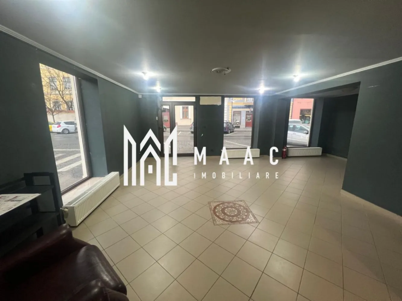 Spatiu comercial de inchiriat 72 mp Strada 9 mai - MAAC Imobiliare vă propune spre închiriere un spațiu comercial cu suprafața utilă de 72 mp, situat pe strada 9 Mai, într-o zonă cu vizibilitate bună și acces facil, potrivit pentru diverse activități comerciale sau de servicii. Datorită poziționării și compartimentării eficiente, spațiul oferă condiții optime pentru desfășurarea unei afaceri într-un cadru urban activ.

Proprietatea beneficiază de o compartimentare avantajoasă și este pregătită pentru utilizare imediată, fiind predată la cheie, ceea ce permite începerea rapidă a activității.

Beneficii:
-suprafață utilă de 72 mp
-compartimentare eficientă
-grup sanitar propriu
-spațiu de depozitare
-vitrină stradală pentru vizibilitate crescută
-predare la cheie
-disponibil începând cu 1 aprilie

Pentru mai multe detalii, vă rugăm să menționați CP2988911 la telefon.