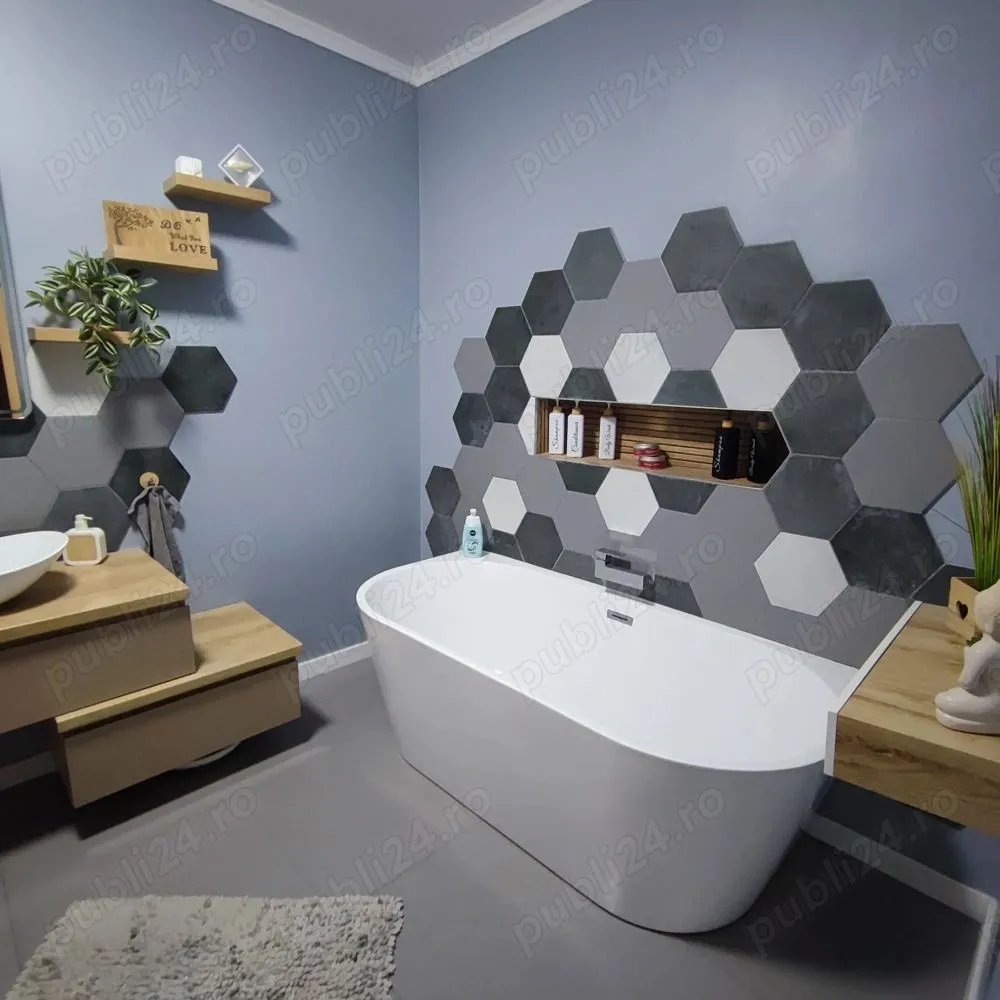 casă eco de lux de vânzare - Se oferă spre vânzare, în reprezentare unică și cu comision 0% pentru cumpărător, o casă în Satu Mare Str. Balta Blonda construită din cărămidă plină, spațioasă și elegantă, cu o suprafață utilă de 150 mp, amplasată pe un teren generos de 12 ari.

Proprietatea se vinde complet mobilată și utilată, cu mobilier și electrocasnice de înaltă calitate, atent alese pentru a oferi confort, funcționalitate și un stil modern. Este locuința ideală pentru cei care doresc să se mute imediat, fără alte investiții suplimentare.

Casa este gândită practic și flexibil, fiind potrivită inclusiv pentru o familie numeroasă. Aceasta dispune de:

Două intrări separate ideale pentru două familii sau pentru delimitarea zonelor de zi și de noapte

Două băi

Două bucătării

Centrală termică proprie

Încălzire în pardoseală

Panouri solare ce asigură gratuit energia electrică pe tot parcursul anului

Rețea electrică convențională disponibilă

Mașină de spălat rufe și uscător amplasate inteligent în dressing

Încălzire atât pe peleți, cât și pe gaz, cu termostat inteligent reglabil manual și de pe telefon, de la distanță

Cameră tehnică de 16 mp

Trei anexe de depozitare

Carport în fața casei

Puț forat în curte, la 25 m adâncime

Apă caldă atât pe gaz, cât și pe curent

Poartă automatizată

Aer condiționat 

Spațiu de relaxare și zonă pentru grătar

Utilități complete: apă, gaz, canalizare, curent electric.
Infrastructură: stradă asfaltată, acces rapid către toate punctele de interes din oraș, aproape de centura orasului ideal pentru navetă sau acces facil către zone comerciale și instituții.

Dacă îți dorești o casă în Satu Mare care combină stilul occidental cu funcționalitatea unei locuințe tradiționale bine gândite, aceasta este oportunitatea ideală pentru tine!

Contactează-ne pentru mai multe detalii sau pentru a programa o vizionare.

Preț 260000