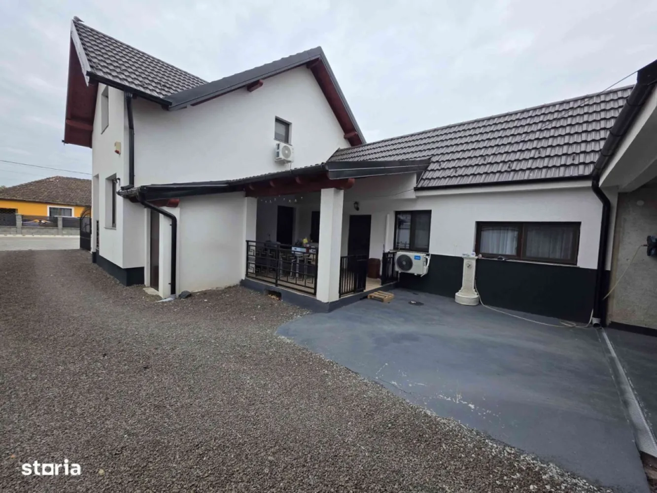 BRASADAS vinde casa in BOTIZ. - Agentia Imobiliara BRASADAS vinde casa in comuna Botiz la 2 km de oras, cu scoala , magazin alimentar , farmacie la 2 min , cu 3 locuri de parcare in fata casei , 2 garaje , terasa privata , gradina 5 arii ,full dotata si utilata , incalzire cu microcentrala , 3 dormitoare , 2 bai, living maree, bucatarie maree, aer conditionat,semineu, beci , sisteme video , alarma cu senzori de miscare ,garaj cu etaj, anexe etc.
www.brasadas.com.