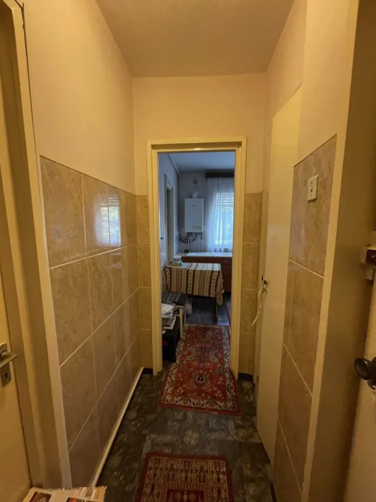 BRASADAS vinde ap 2 cam Micro 15. - Agenția imobiliara BRASADAS vinde apartament strada arinului situat la etajul 2/4, bloc de cărămidă, 45 mp, 2 camere, semidecomandat, necesită renovări