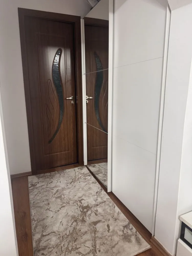 BRASADAS vinde ap 2 cam etaj 4/4 în M16. - Agenția imobiliara BRASADAS vinde apartament situat la etajul 4, compus din 2 camere semidecomandate, balcon, bucătărie și baie. Locuința este gata de mutat, îngrijită și luminoasă.
Dotat cu 2 aparate de aer condiționat (în fiecare cameră)
Compartimentare practică și confortabilă
Bloc curat, zonă liniștită, aproape de magazine, școli și transport
Acoperiș făcut
www.brasadas.com.