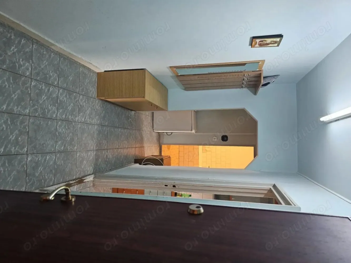 BRASADAS vinde ap 2 cam etaj3/4 decomandat, Carpați 2 - Agenția imobiliara BRASADAS vinde apartament cu 2 camere Carpați 2, etaj 3/4 cu 2 bacoane, termopan, microcentrala, orientare est-vest, soare toată ziua, luminos, nu este de colt, nici de mijloc. Balcon la camera mare si la bucătărie. 
www.brasadas.com.