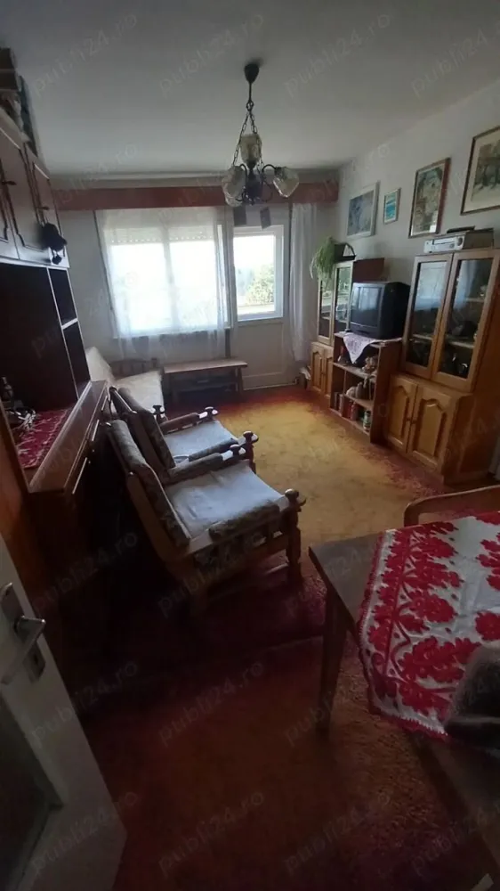 BRASADAS vinde ap 3 cam 4/4 Micro 15. - Agenția imobiliara BRASADAS vinde apartament cu 3 camere Micro 15 etajul 4, pe strada Careiului. Apartamentul are 63,86 mp, din caramida. 
Compus din 3 camere, baie, bucătărie, 2 holuri, 2 debareuri, balcon, pivnița, cu centrală proprie noua.
Se vinde mobilat parțial sau nemobilat .
www.brasadas.com.