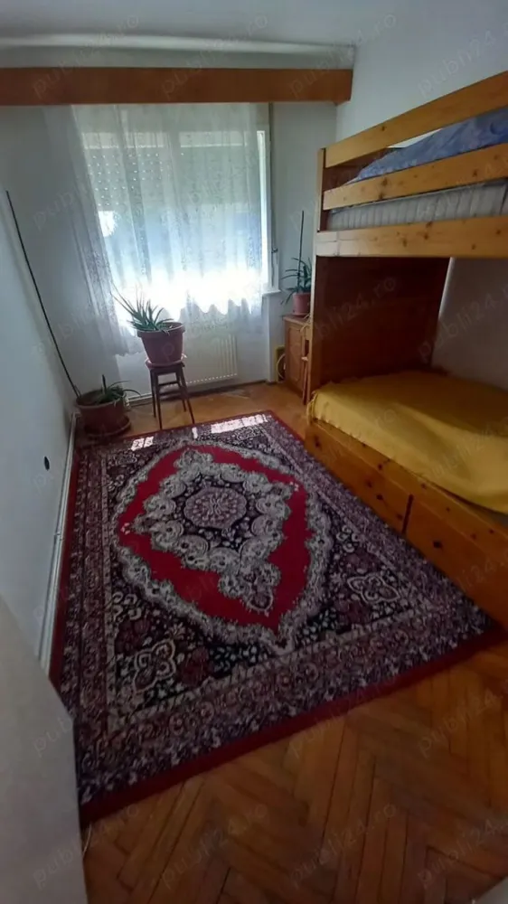 BRASADAS vinde ap 3 cam 4/4 Micro 15. - Agenția imobiliara BRASADAS vinde apartament cu 3 camere Micro 15 etajul 4, pe strada Careiului. Apartamentul are 63,86 mp, din caramida. 
Compus din 3 camere, baie, bucătărie, 2 holuri, 2 debareuri, balcon, pivnița, cu centrală proprie noua.
Se vinde mobilat parțial sau nemobilat .
www.brasadas.com.