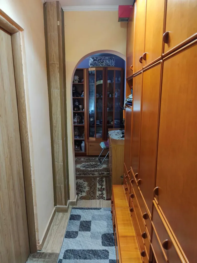 BRASADAS vinde ap 3 camere, Micro 14, Jiului 3/4. - Agenția imobiliara BRASADAS vinde apartament cu 3 camere in Micro 14 Alea Jiului Etaj 3/4 izolat interior, geamuri termopan, jaluzele, usa metalica, aer conditionat, microcentrala cu radiatioare noi, foarte eficient energetic se poate vinde mobilat la alt preț.
www.brasadas.com.