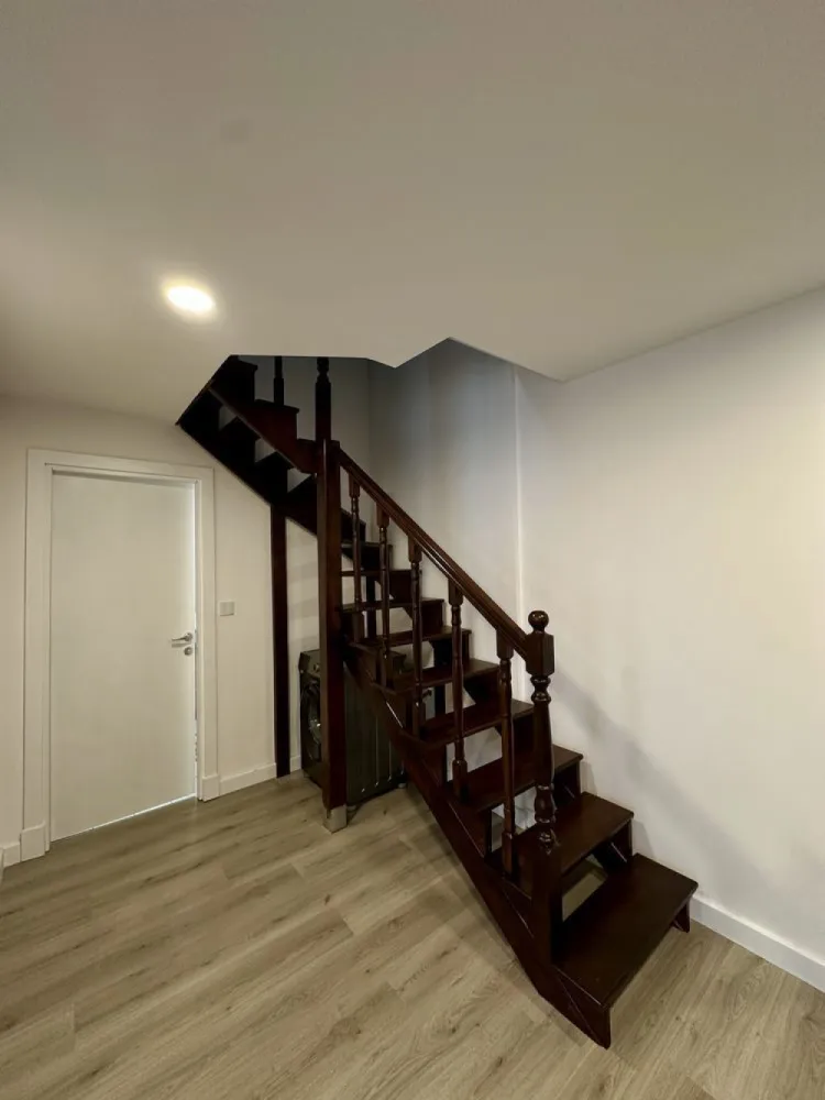 BRASADAS vinde ap 4 cam 4/4 CLOSCA. - Agenția imobiliara BRASADAS vinde apartament pe 2 nivele,cu 3 dormitoare, pe Bulevardul Cloșca.

Descoperă confortul unui apartament spațios, situat într-un bloc construit în 2008
Suprafața utilă 79mp
-3 dormitoare
-1 dressing
-living luminos cu acces la bucătărie
-colțar extensibil
-baie complet echipată
-etaj 4/4 într-un bloc cu lift
-recent renovat și izolat fonic
-încălzire centralizată la comun
-climatizare-aer condiționat 
-orientare ideală spre soare,lumina naturală pe tot parcursul zilei
-se vinde mobilat 
-întrerupător inteligent cu touch,wireless.
www.brasadas.com.