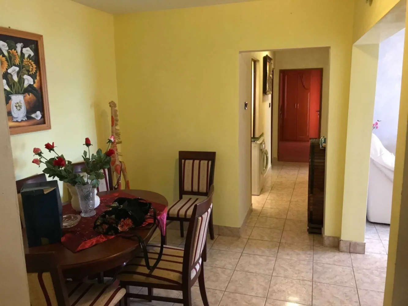 Apartament de vanzare - Agenția imobiliara BRASADAS vinde apartament decomandat, construit din BCA, situat la etajul 10/10, într-un bloc cu 2 lifturi , într-o zonă liniștită din Micro 15.

Locația este ideală, având acces facil la piață, spital, școli, parc și magazine.

Caracteristici principale:

Suprafață utilă: 70 mp
3 camere spațioase (living și 2 dormitoare)
Bucătărie luminoasă
1 baie
Hol generos și spațiu de depozitare
Balcoane închise pentru extinderea spațiului util
Apartamentul se vinde parțial mobilat, oferind oportunitatea de a-l amenaja după preferințele dumneavoastră. (cea ce vedeti)
Aer conditionat
Incalzire in pardoseala.

www.brasadas.com.
