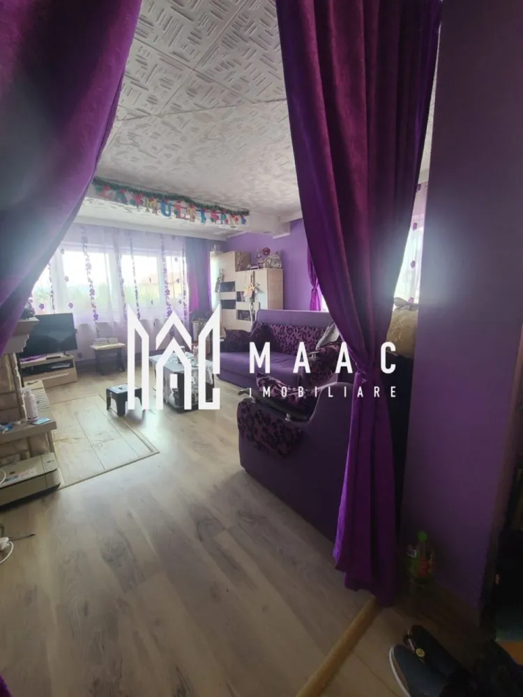 Casa 4 camere | Garaj | 2 Cai de acces | Tineretului - MAAC Imobiliare vă propune spre vânzare o casă spațioasă, cu regim de înălțime parter + etaj/mansardă, situată într-un cartier liniștit, ideală pentru o familie care își dorește confort, intimitate și spațiu generos atât în interior, cât și în exterior. Detalii proprietate: Suprafață utilă: 200 mp (100 mp pe nivel) Suprafață totală teren: 264 mp Deschidere la stradă: 12 ml Garaj inclus, cu acces direct în casă Curte proprie, fără coproprietari Două căi de acces auto Compartimentare: Parter: Living spațios cu șemineu Bucătărie cu ieșire directă în grădină Cămară Baie Hol de acces Etaj/Mansardă: 3 dormitoare luminoase Baie Hol Anexe și facilități exterioare: Grădină amenajată cu filigorie și spațiu de depozitare tip cameră în spatele casei Grădiniță cu flori în fața casei Curte intimă, cu acces auto din două direcții Dotări: Sistem de încălzire pe gaz, cu calorifere Șemineu funcțional, cu distribuție de aer cald în întreaga locuință Posibilitate de locuire imediată Avantaje zonă: Cartier liniștit, cu vecinătăți civilizate Acces facil către zonele de interes ale localității Atmosferă de comunitate, cu vecini săritori la nevoie Pentru mai multe informații și programarea unei vizionări, vă rugăm să ne contactați menționând ID: CP2606581 }}