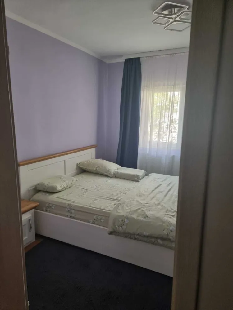 BRASADAS vinde ap cam etaj 2/4 in Micro 16. - Agenția imobiliara BRASADAS vinde apartament cu 3 camere, bucatarie mare, baie cu geam si instalatie sanitara Romstal, 2 camere detin balcon iar balconul de la living detine și un spațiu de depozitare foarte încăpător, în living este AC. Instalația electrica a fost schimbata in totalitate apartamentul renovat in 2019 este situat pe FĂGĂRAȘULUI F10 etaj 2 partea cu Gelert Sandor. Scara renovata,curata cu interfon, pe etaj fiind două apartamente, in subsol detinem un spatiu mare cu geam in care se poate amenaja beci. Persoana fizica exclus colaborari cu agentii imobiliare.Blocul este izolat termic.
Pentru mai multe oferte accesați www.brasadas.com.